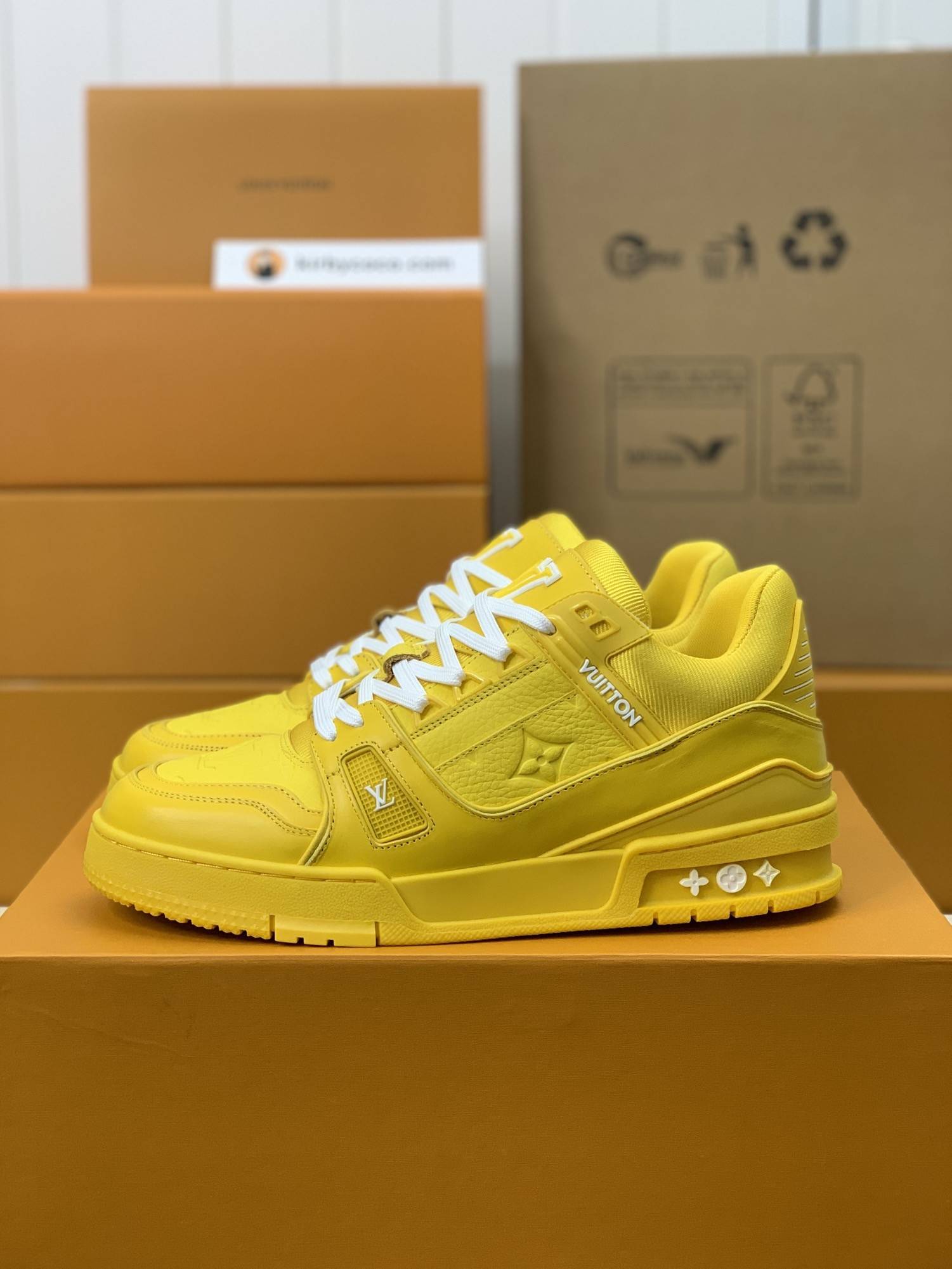 L*V TRAINER Sneakers
