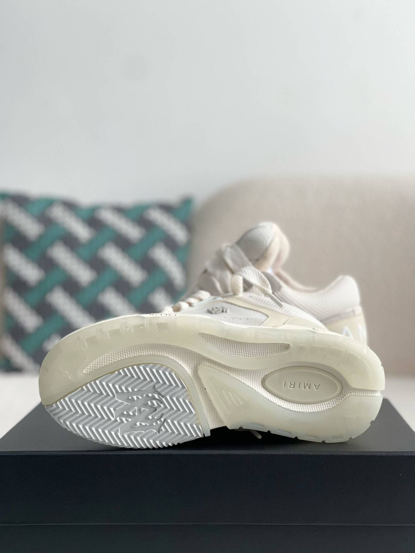 A*RI sneaker