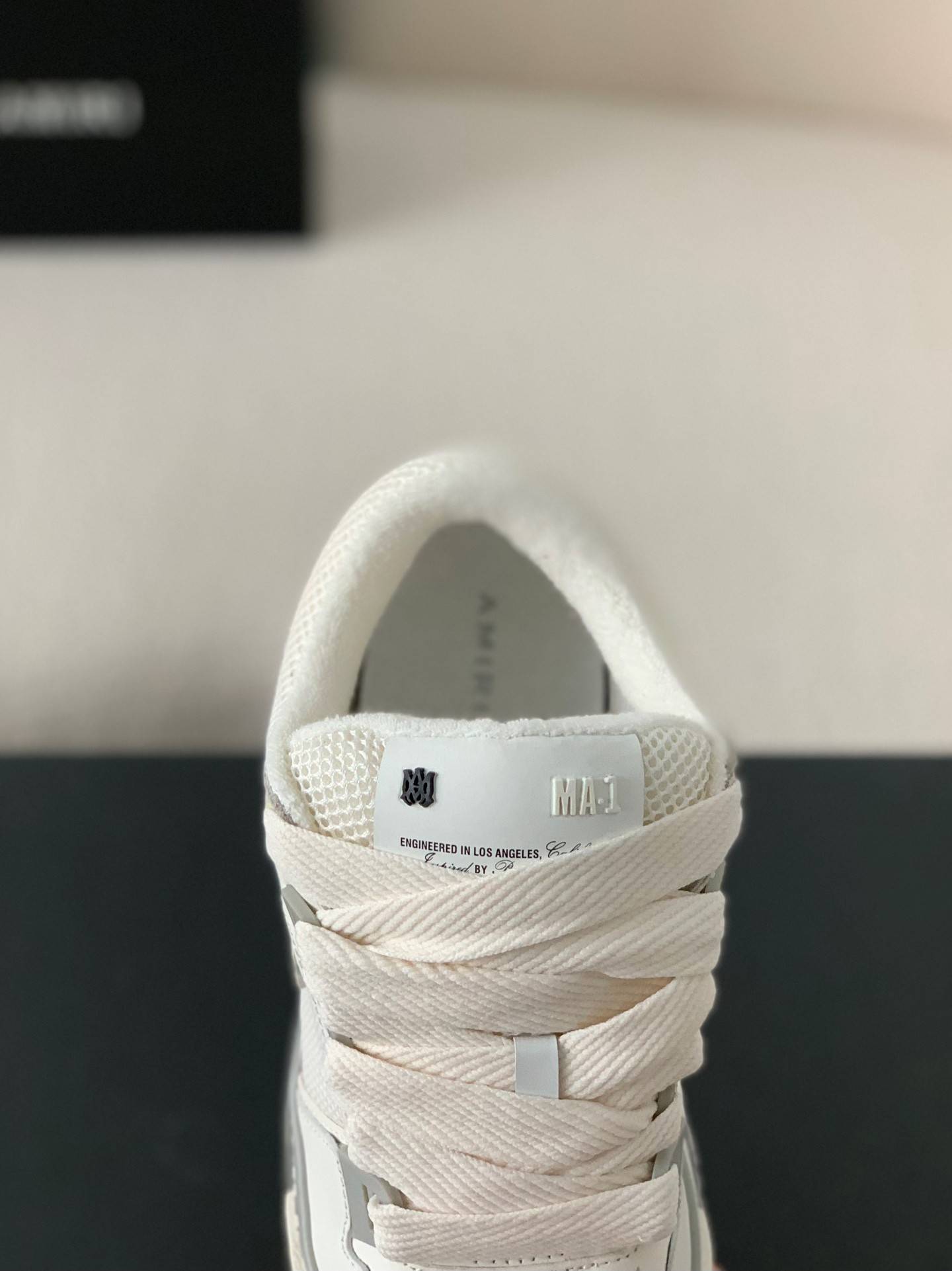 A*RI Sneakers