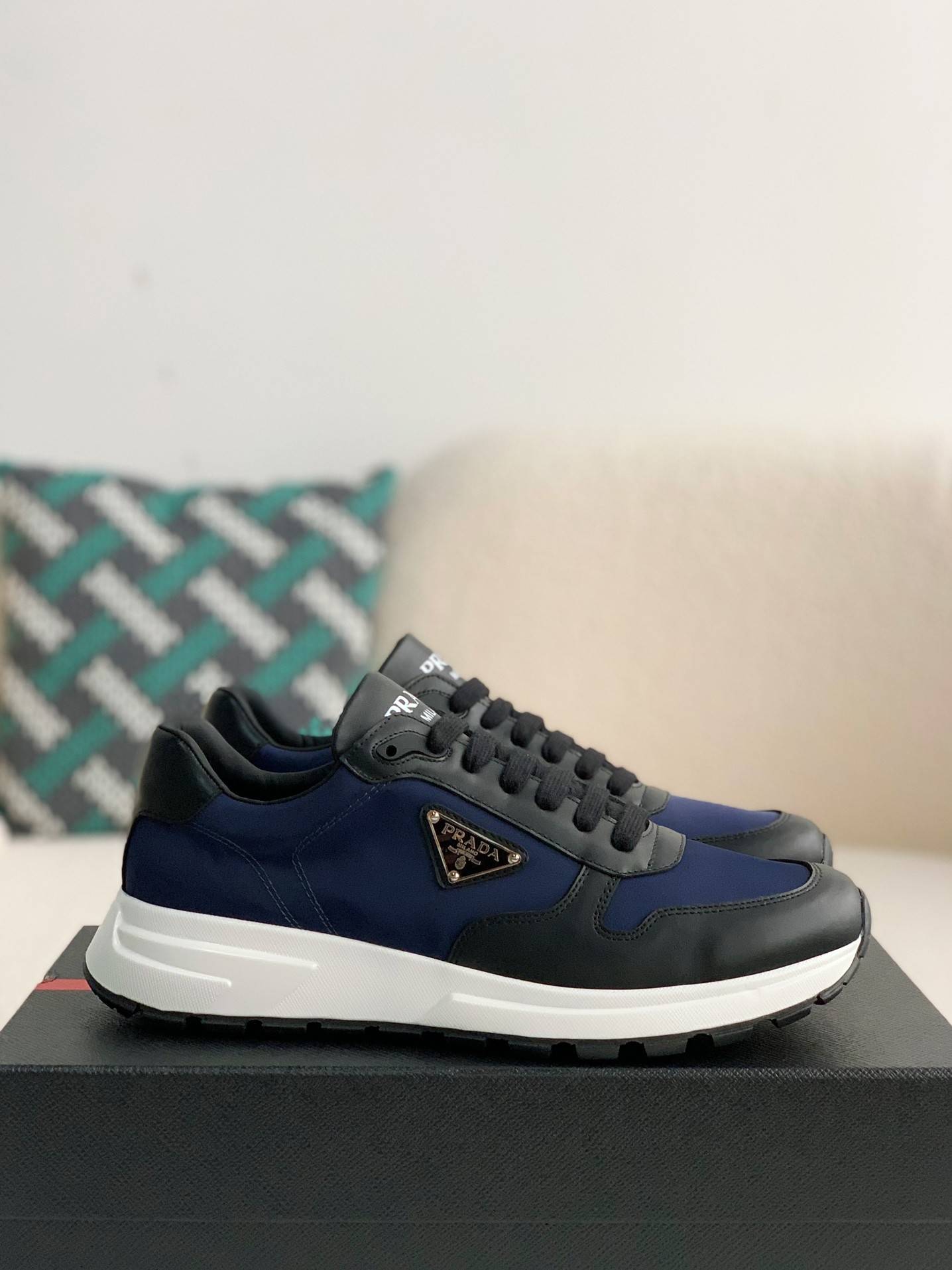 P*DA Sneakers
