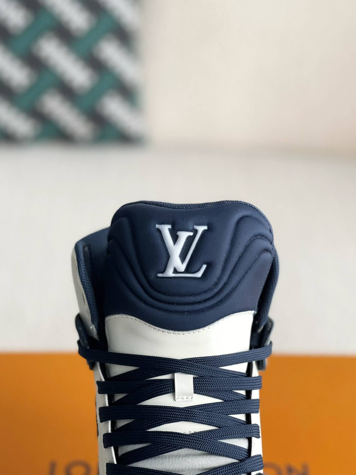 L*V TRAINER SNEAKERS