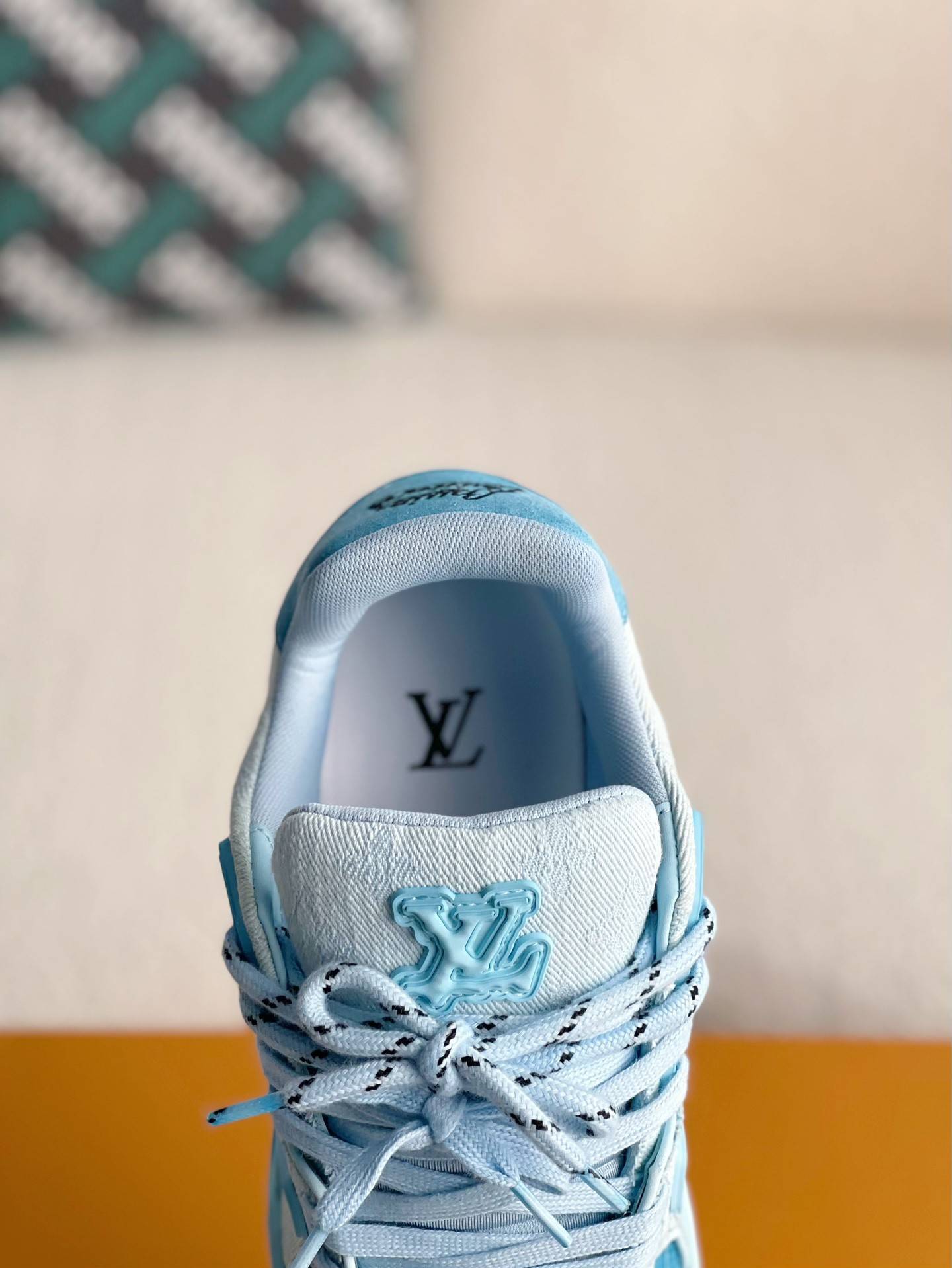 L*V TRAINER SNEAKERS