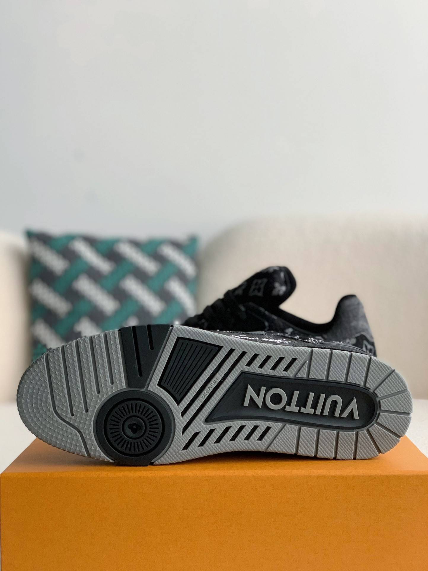 L*V TRAINER