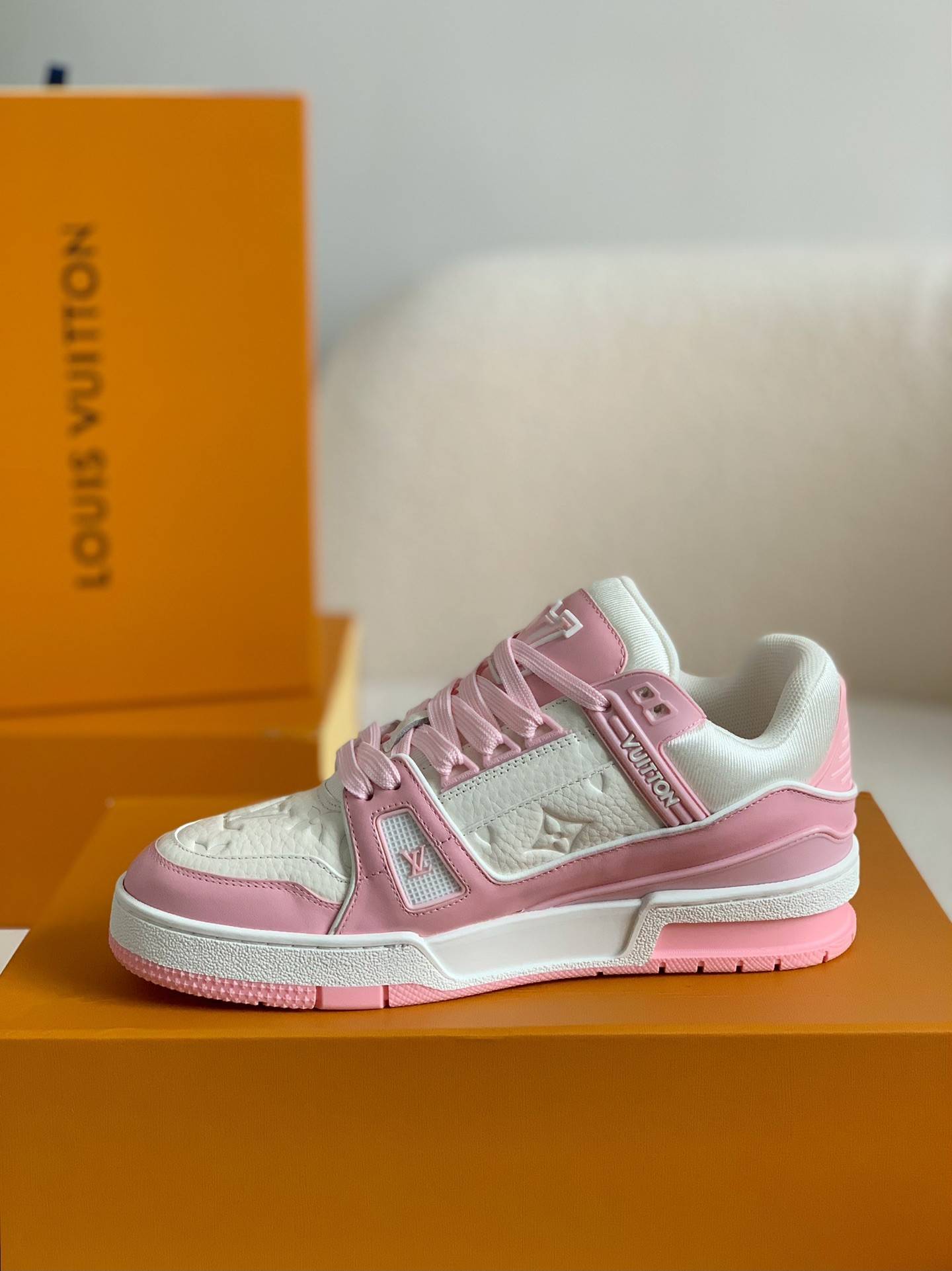 L*V TRAINER SNEAKERS