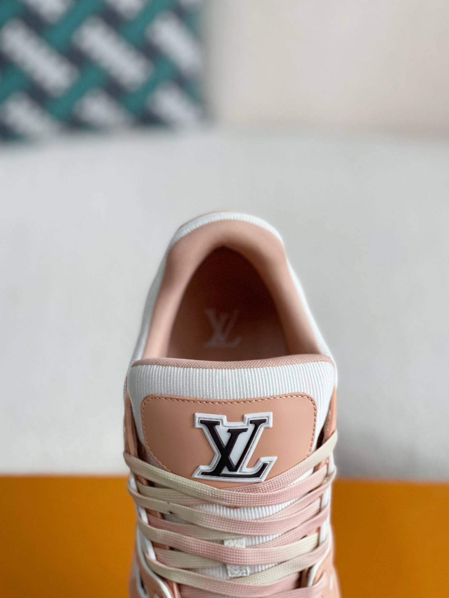 L*V SNEAKERS