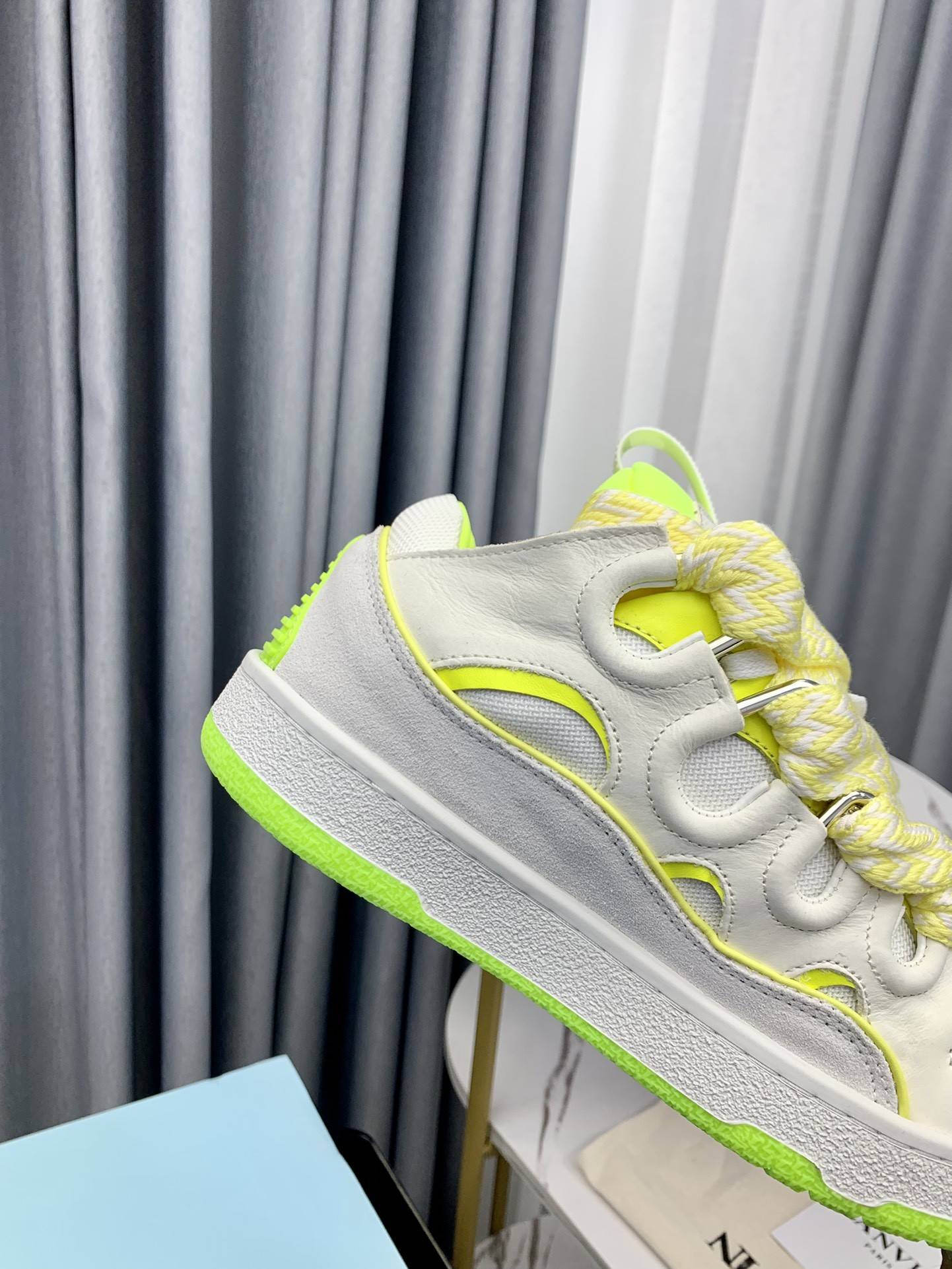 LA*N Sneaker