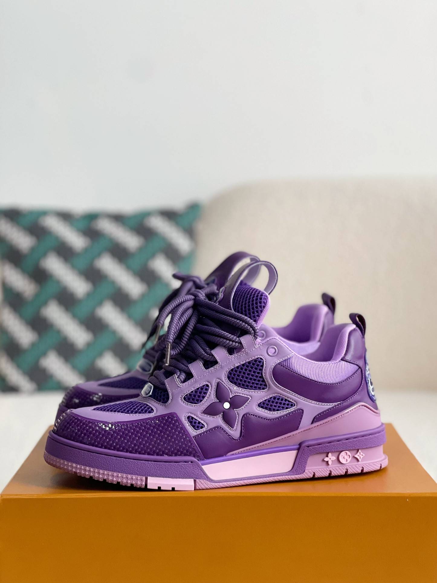L*V RUNNER TATIC sneakers