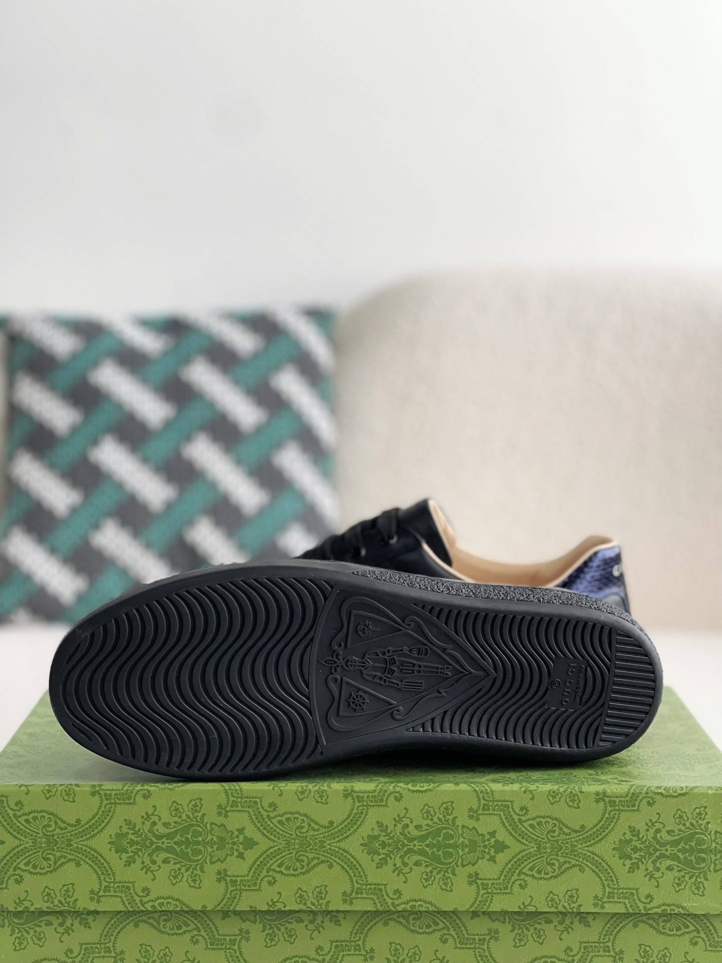GU*ISneakers
