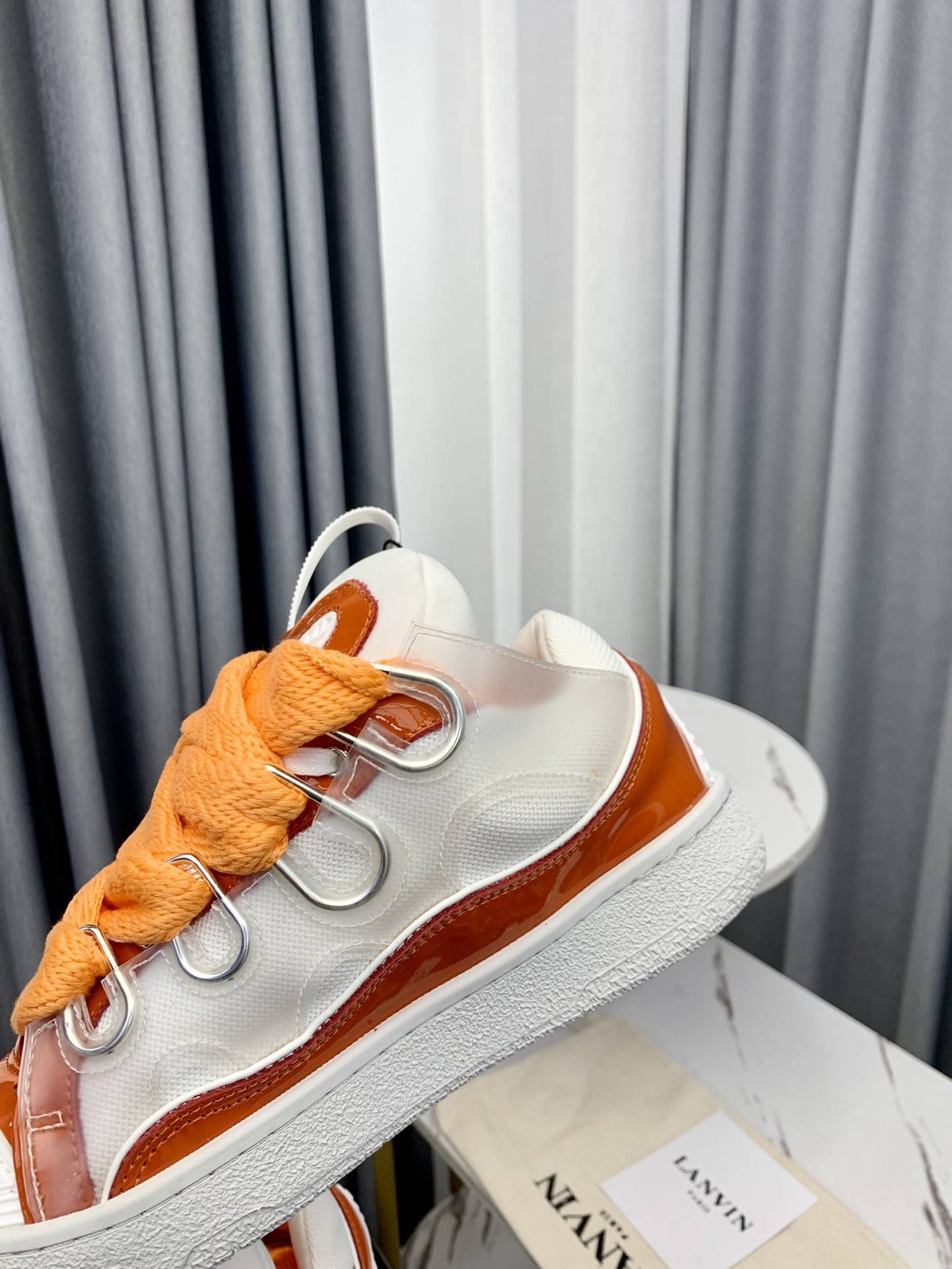 LA*N Sneaker