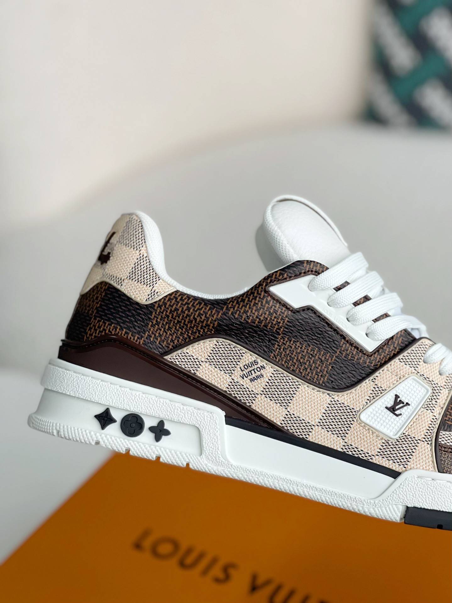 L*V TRAINER SNEAKERS