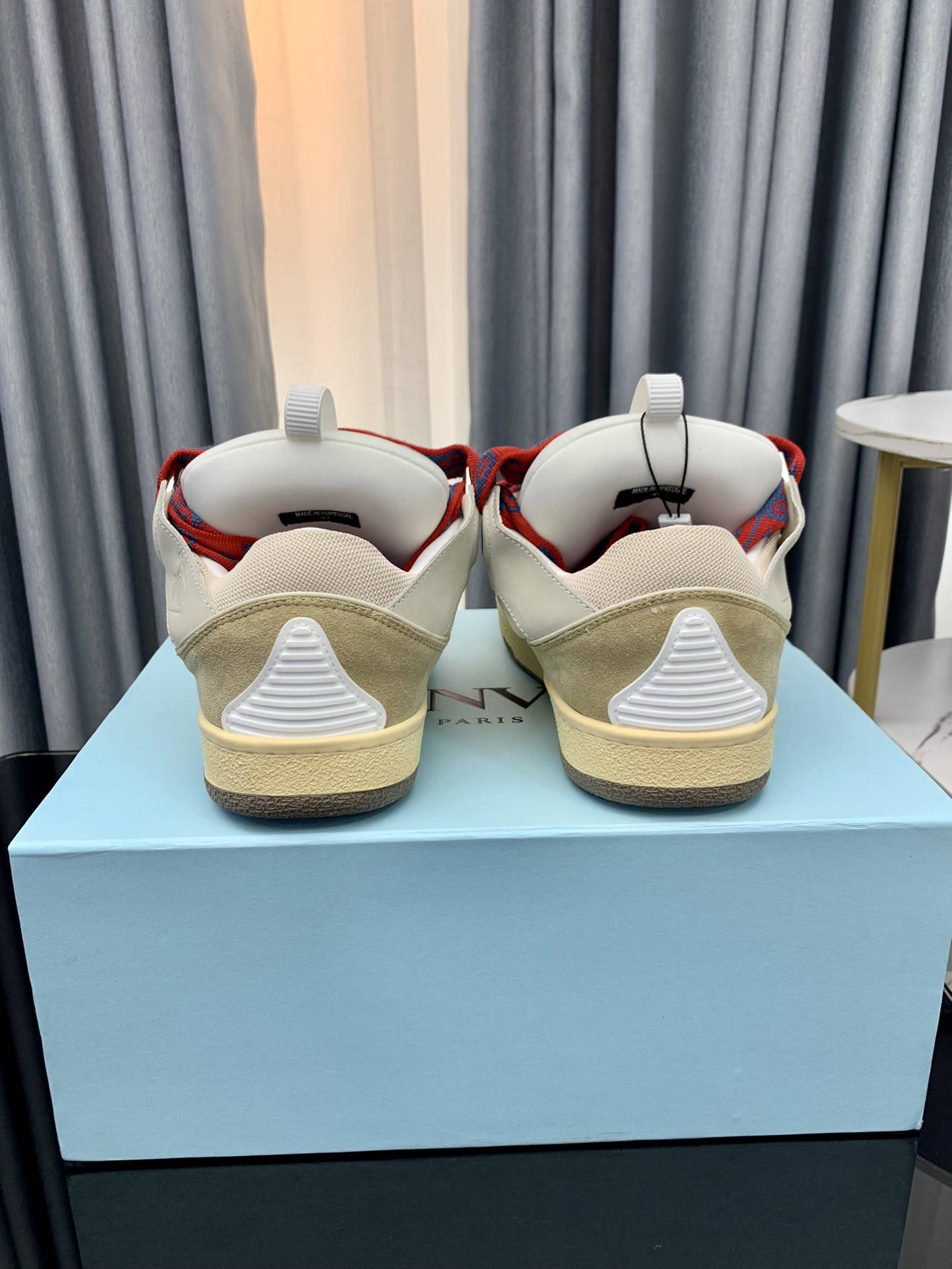LA*N Sneaker