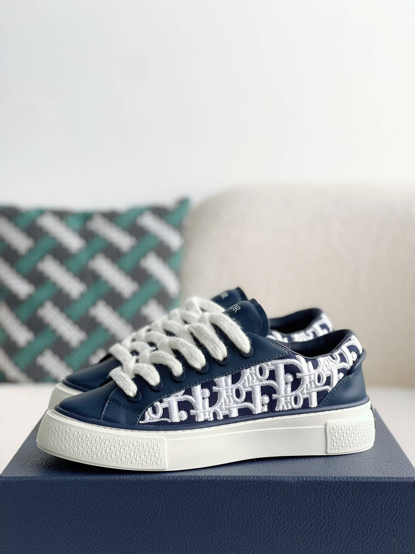 D*OR New B33 Sneaker
