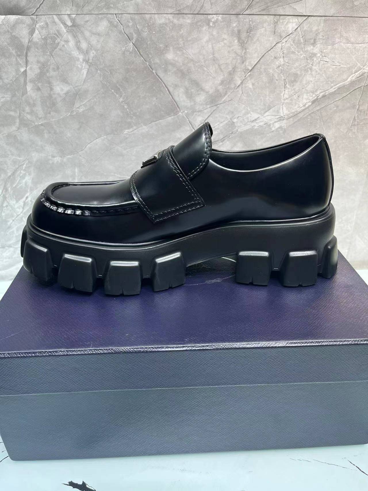 P*DA Carrefour‘s shoes