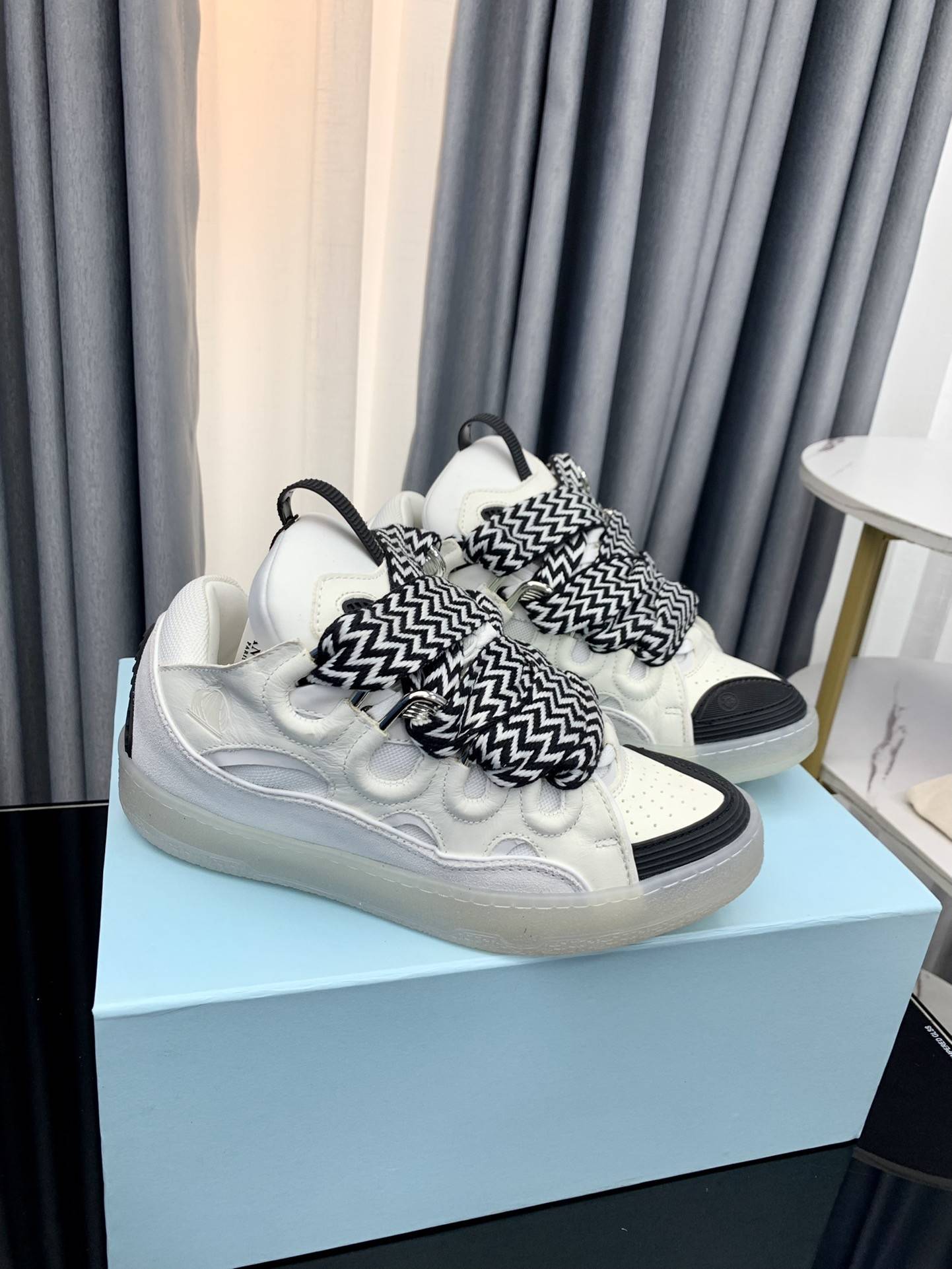 LA*N Sneaker