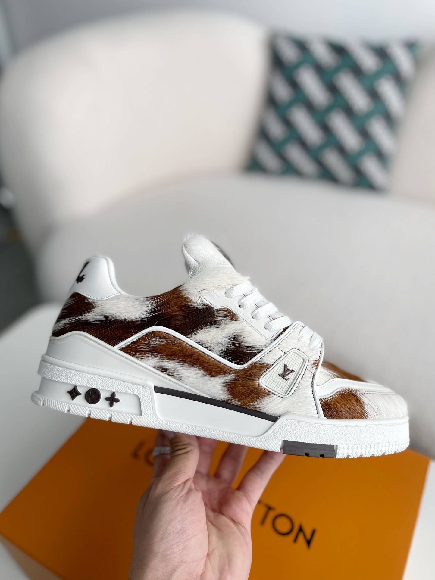 L*V TRAINER SNEAKERS