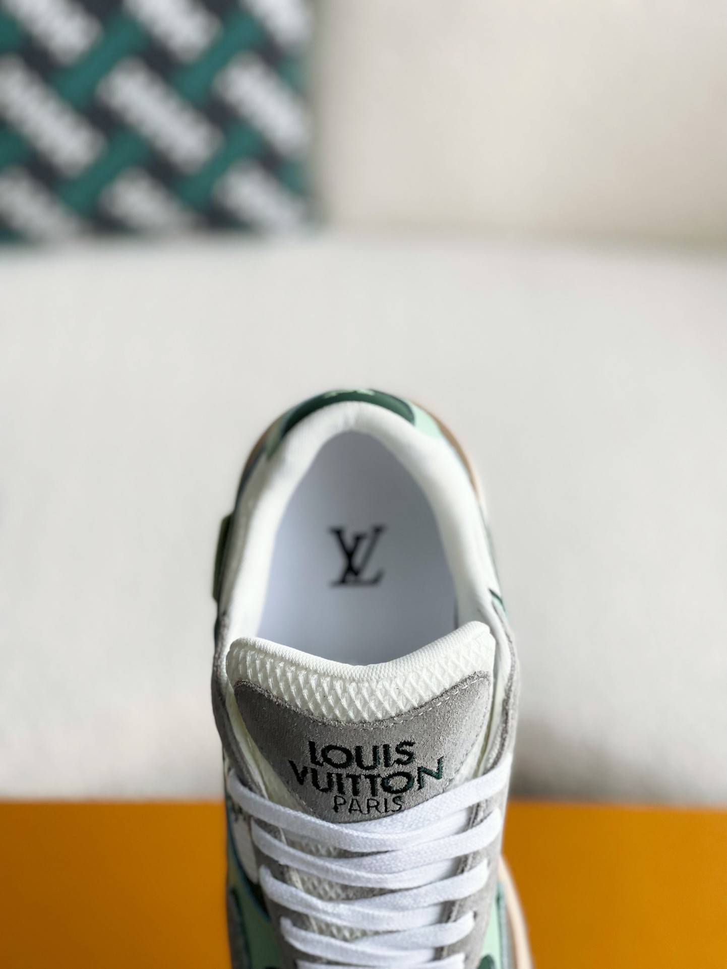 L*V Low-top running shoes