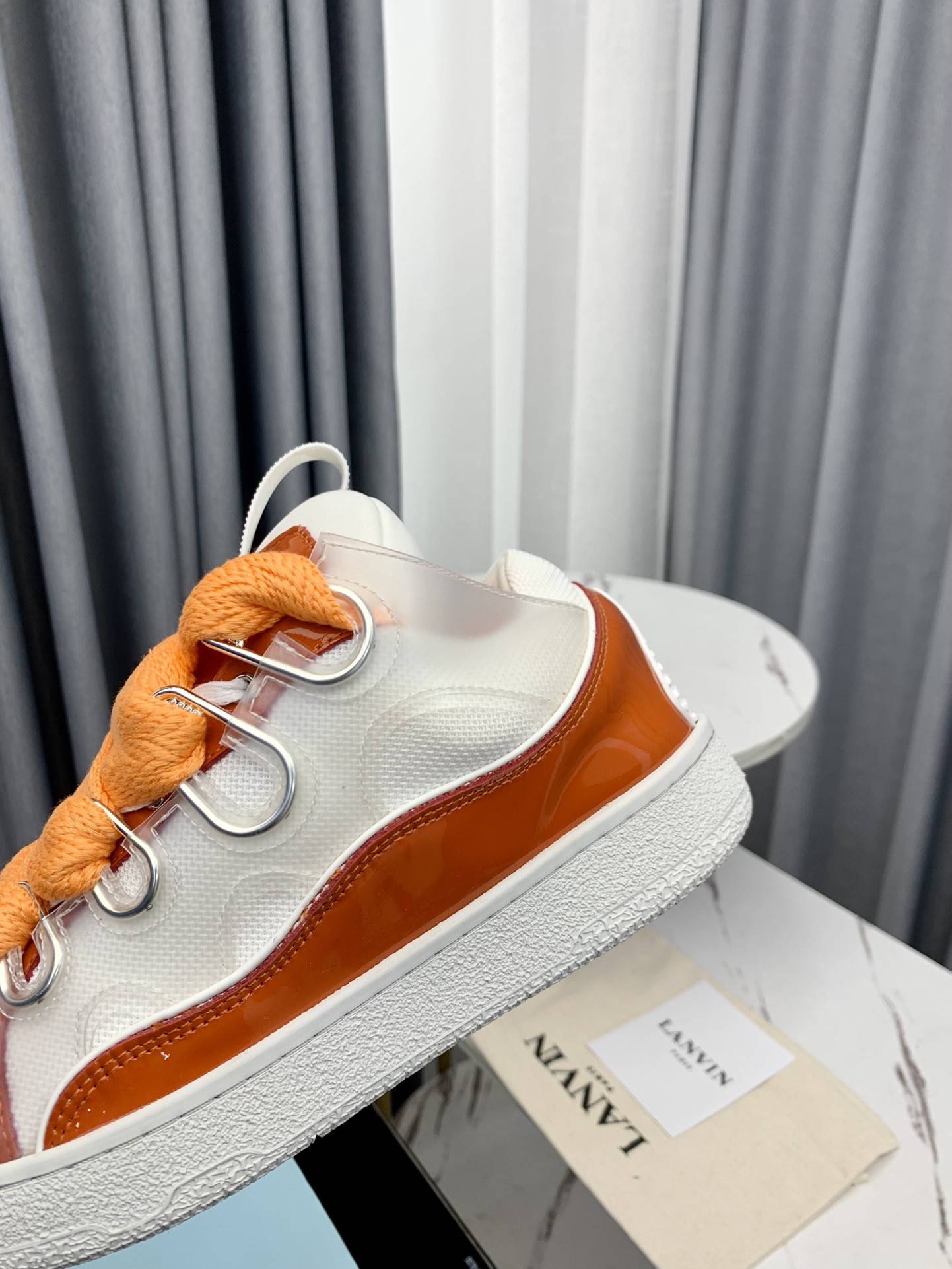 LA*N Sneaker