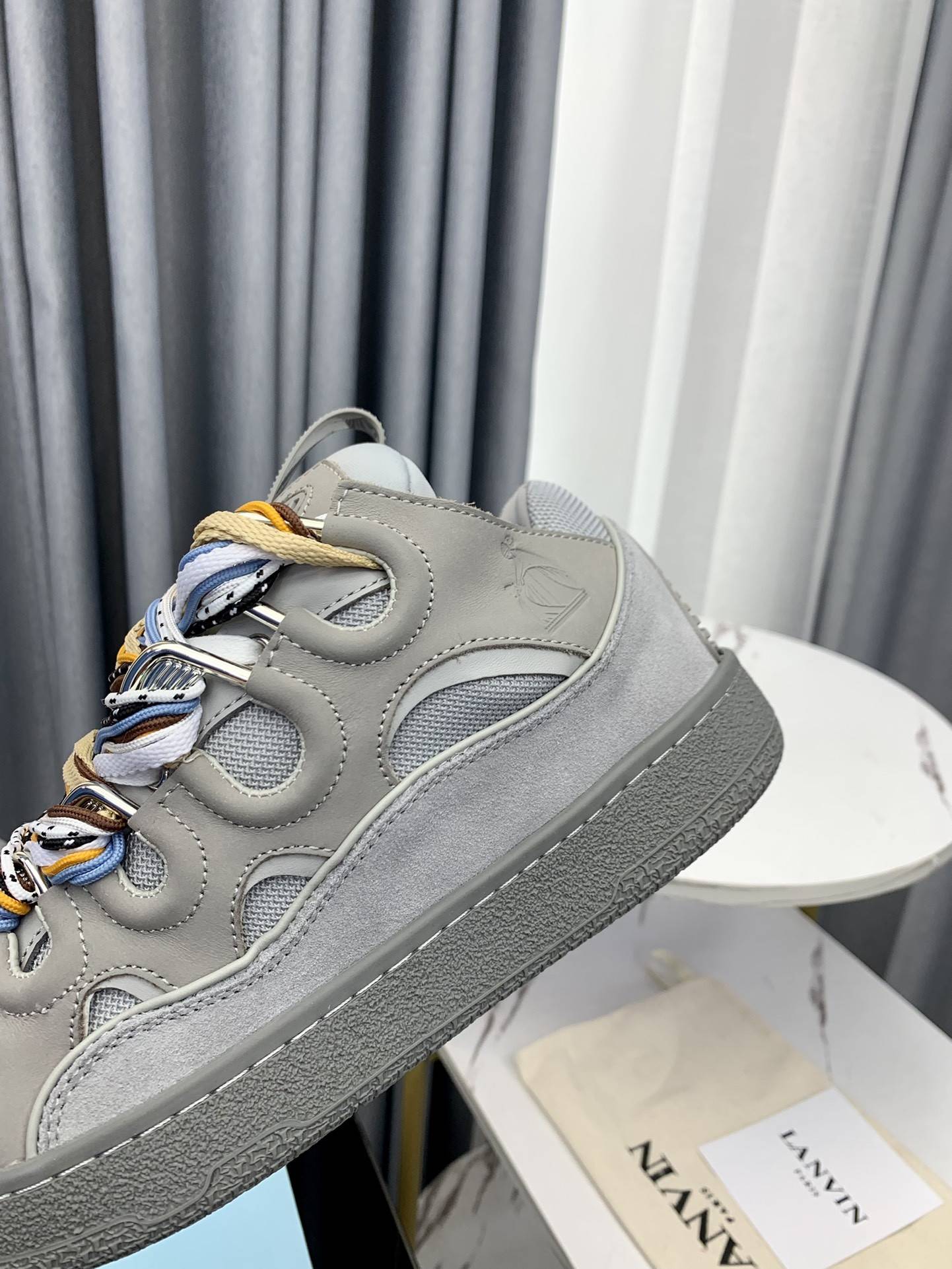 LA*N Sneaker