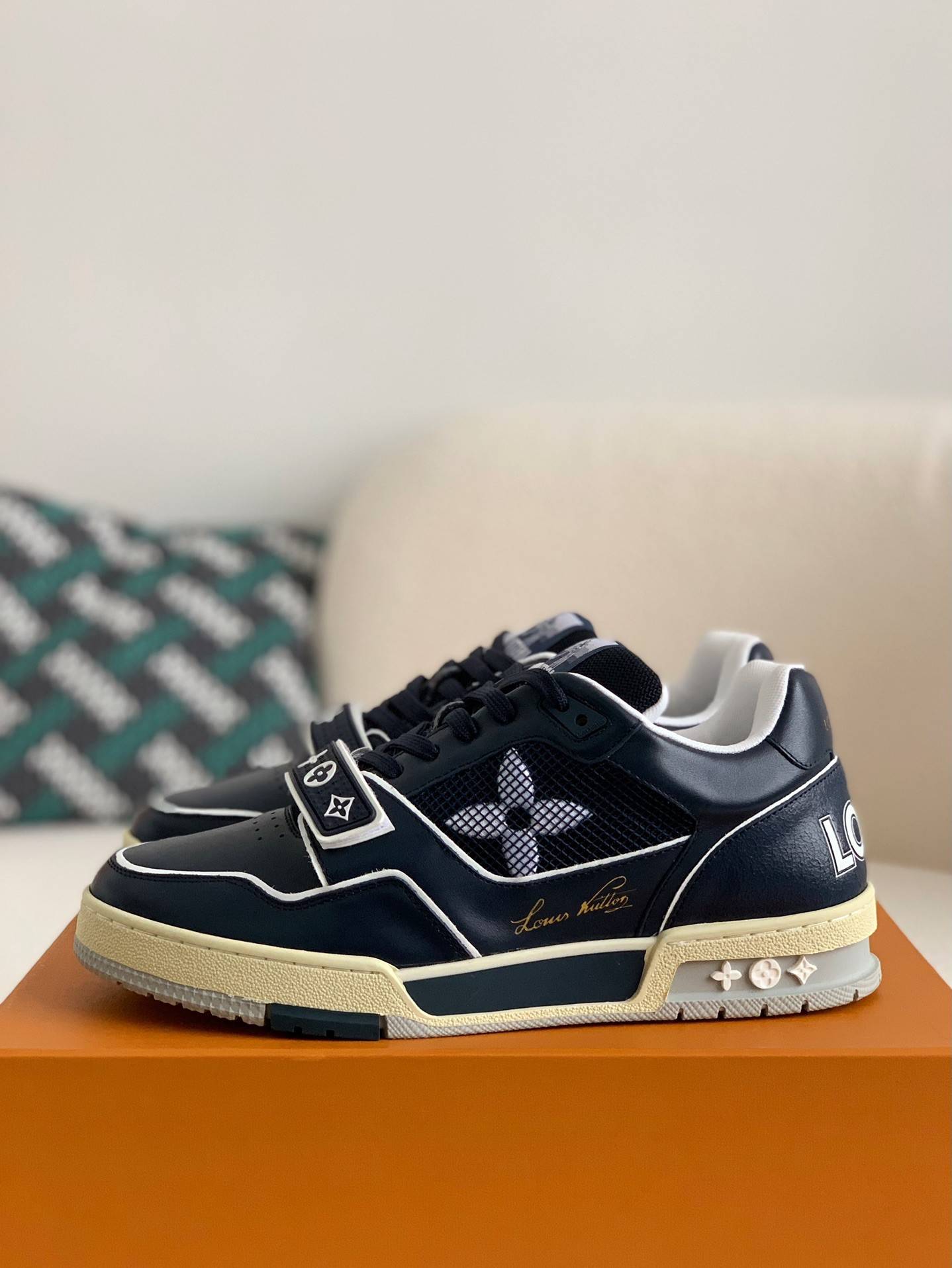 L*V TRAINER 1A98UX Sneakers Fall/Winter