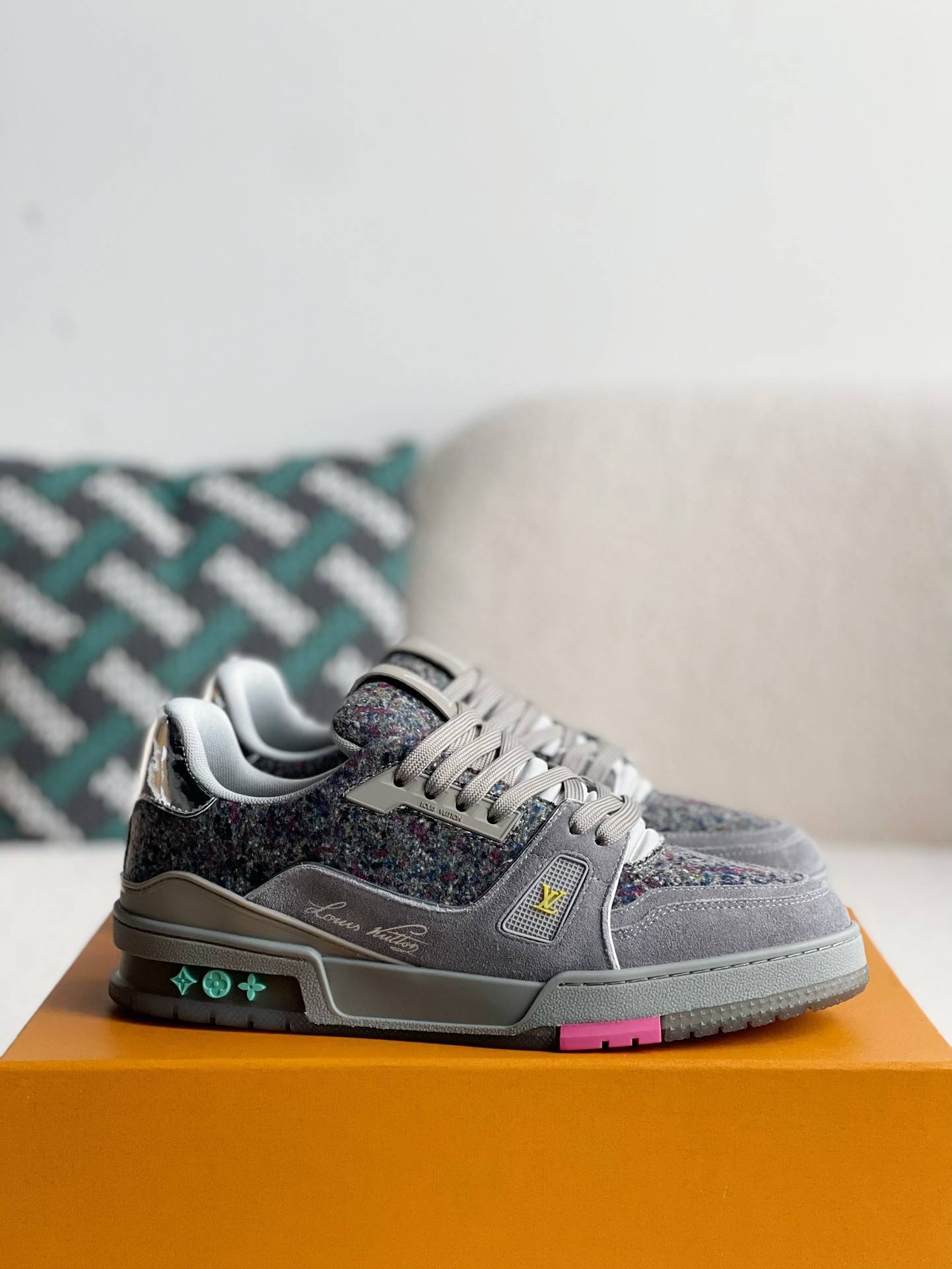 L*V SNEAKERS