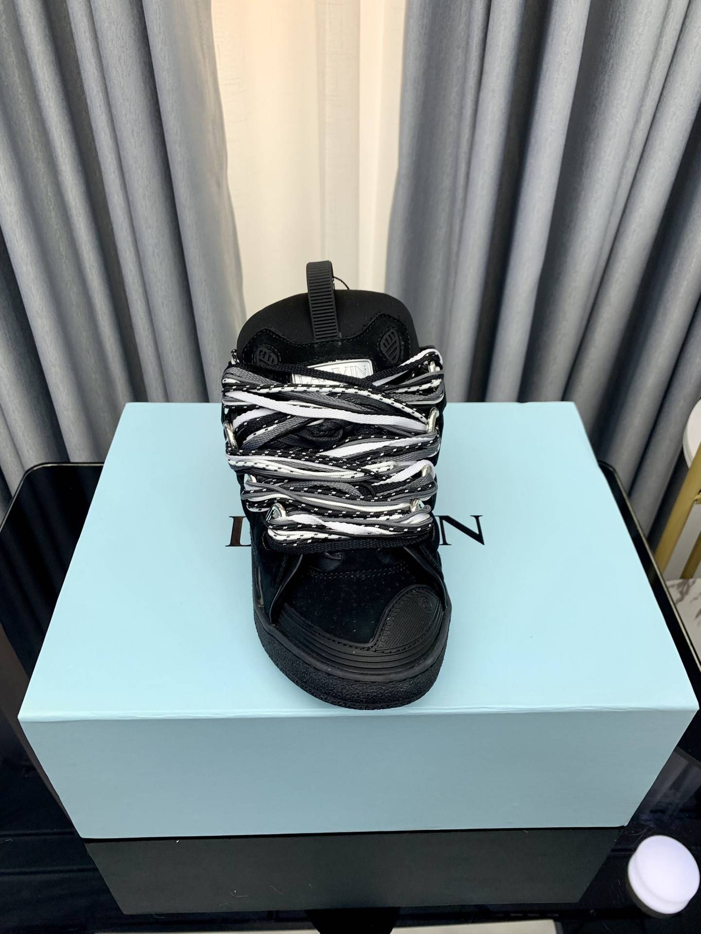 LA*N Sneaker