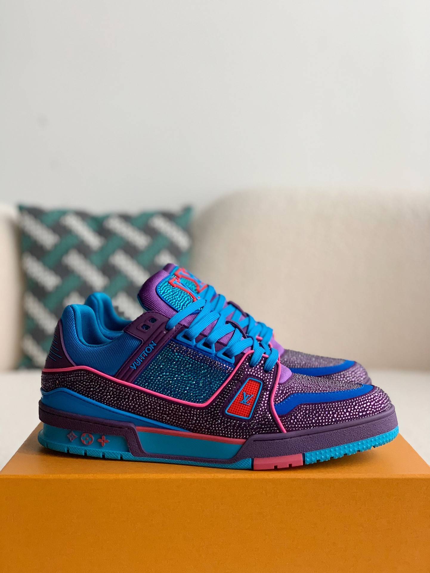 L*V TRAINER Sneakers