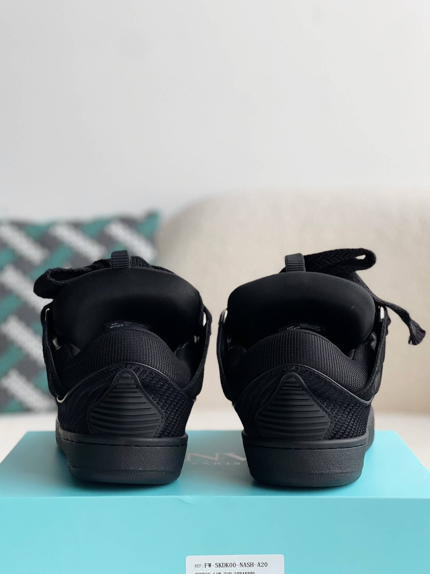 LA*N Sneaker