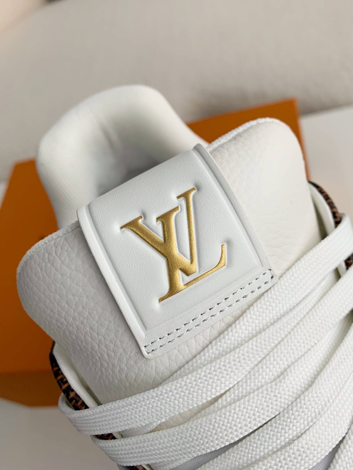 L*V TRAINER SNEAKERS