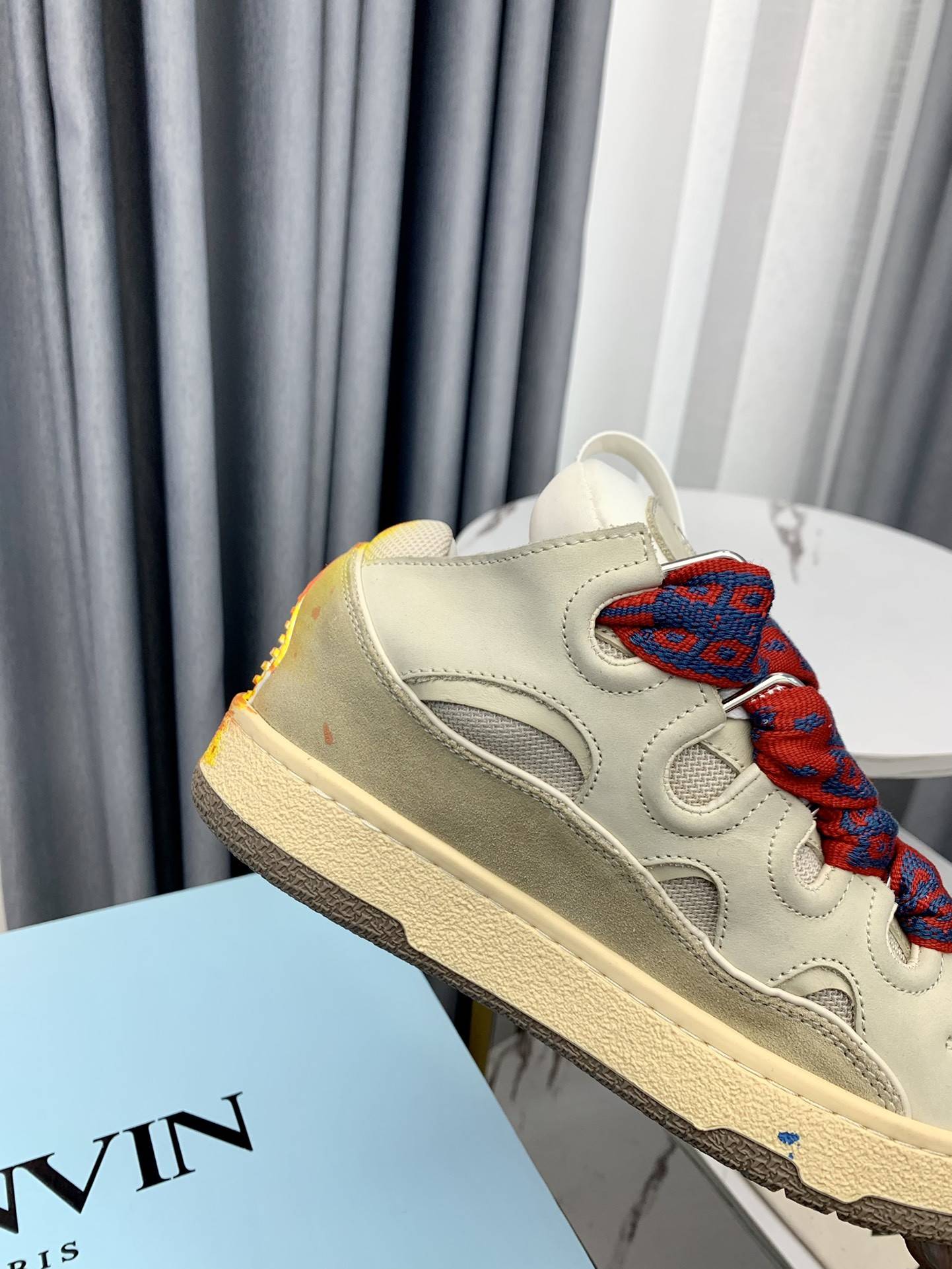 LA*N Sneaker