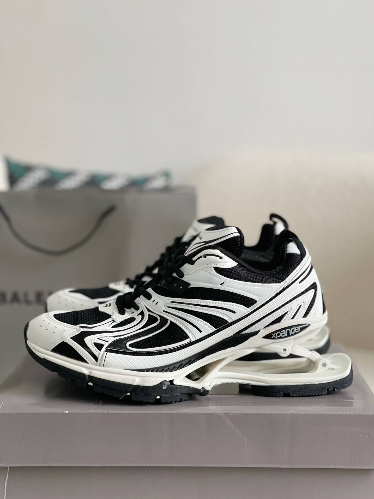 BLCG X-Pander Men''s Floating Sneakers