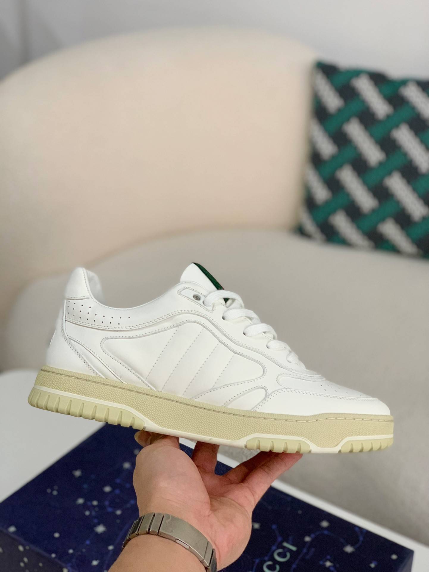 GU*INew Sneakers