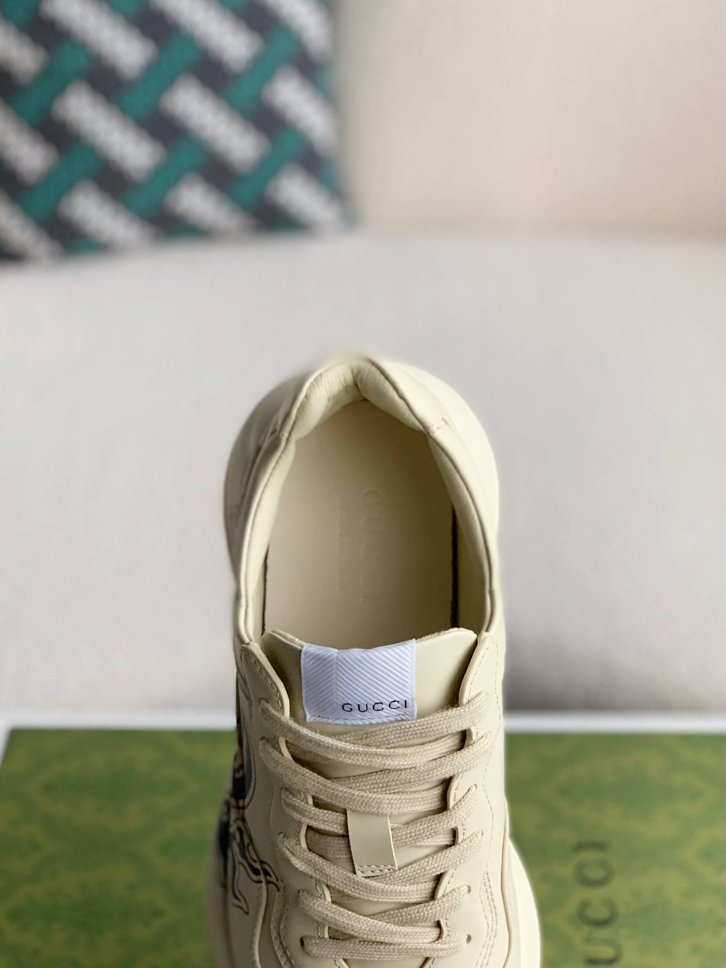 GU*IRetro Clunky Sneaker