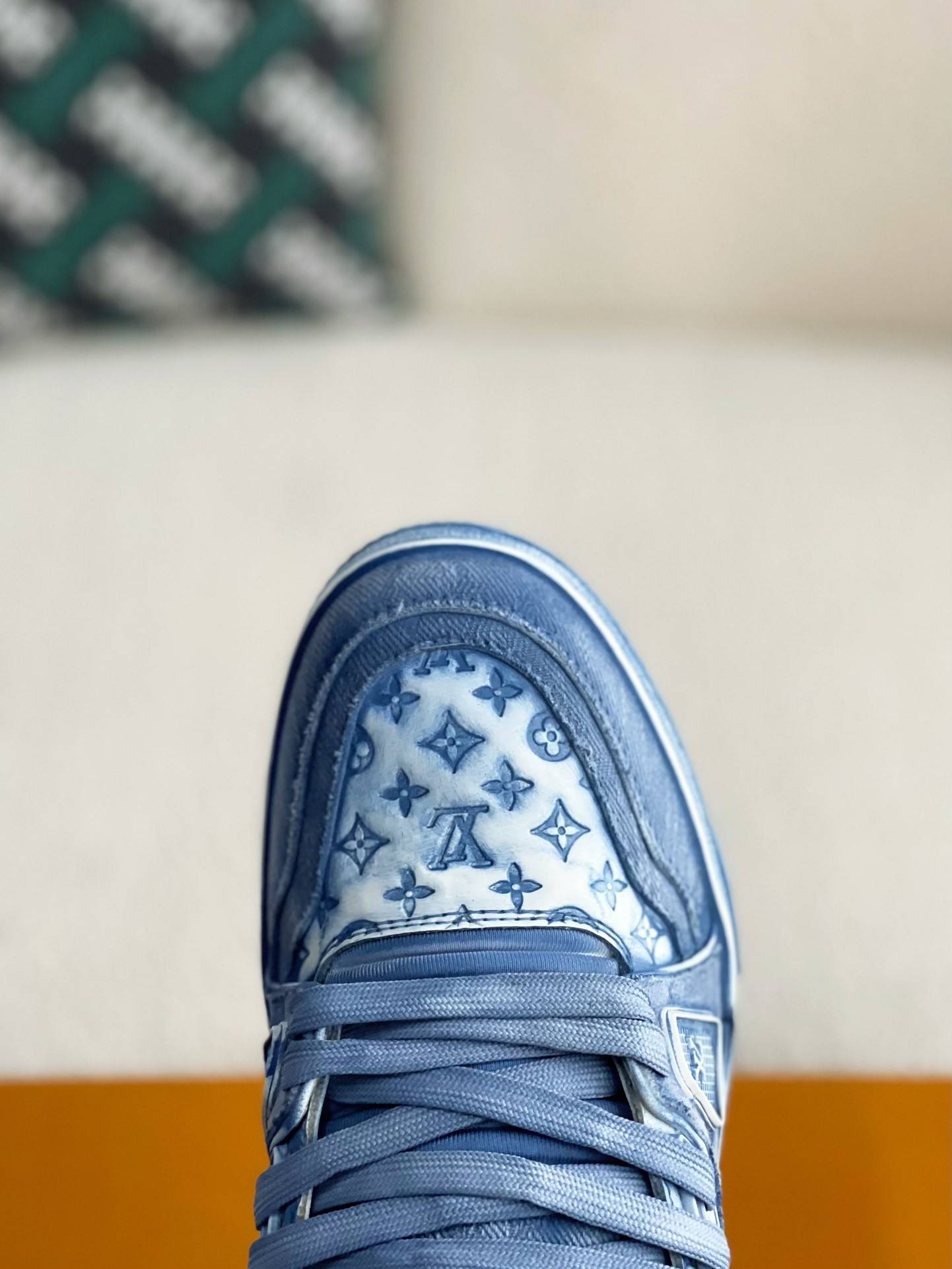 L*V TRAINER SNEAKERS