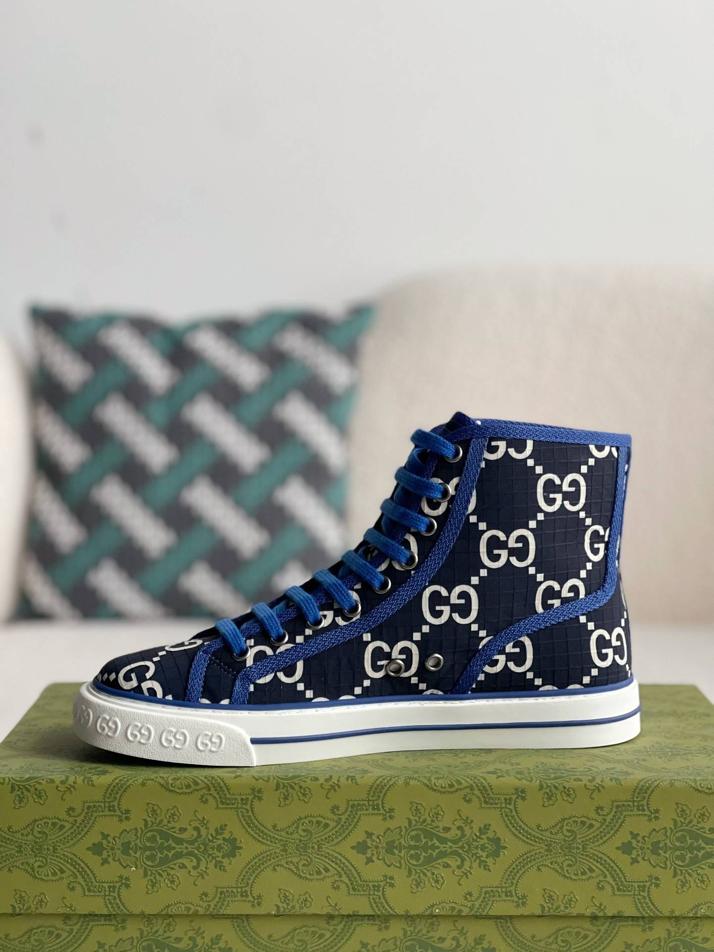 GU*IHigh-top shoes