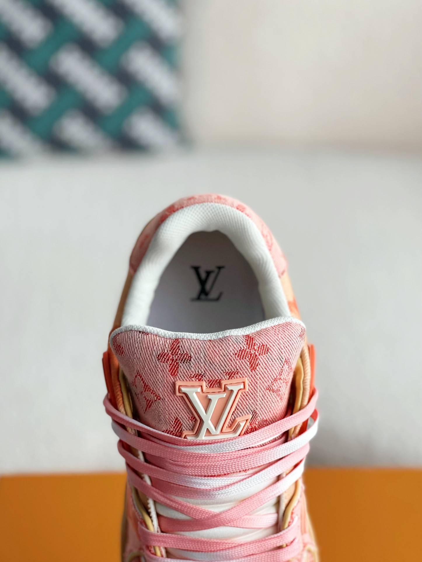 L*V TRAINER SNEAKERS