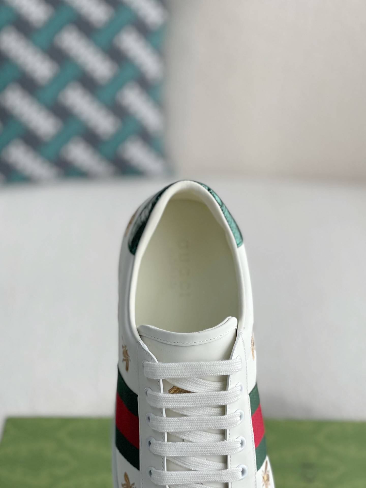 GU*ISneakers