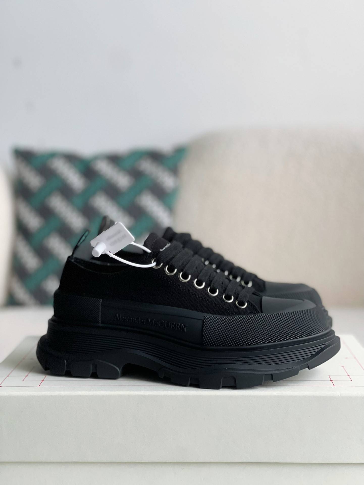 Alexander McQueen  Sneakers