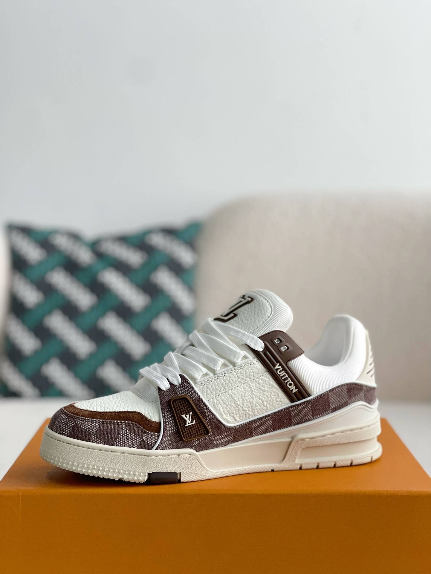L*V TRAINER SNEAKERS
