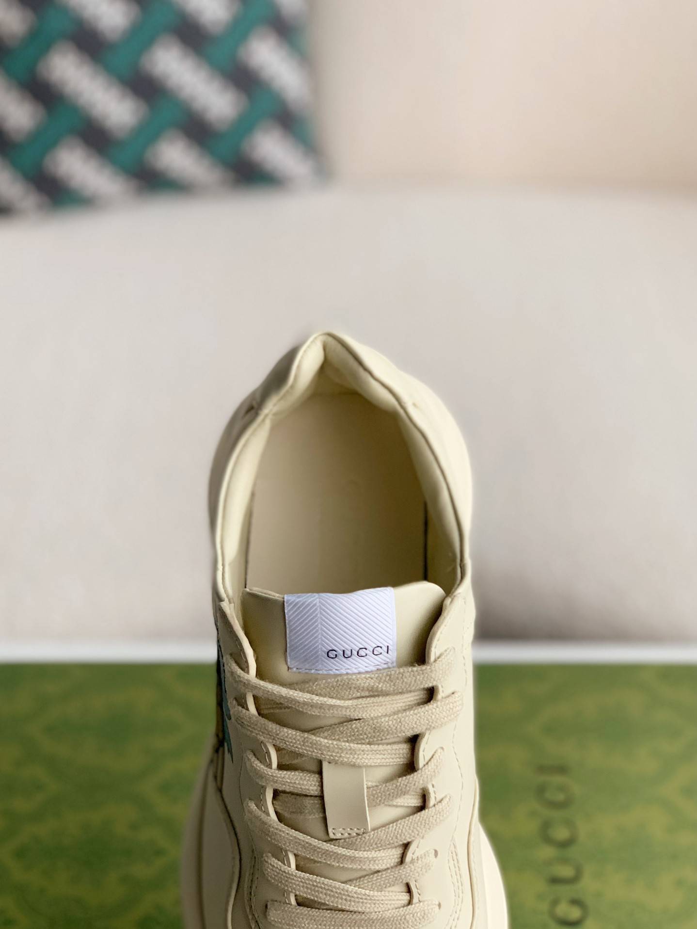 GU*IRetro Clunky Sneaker