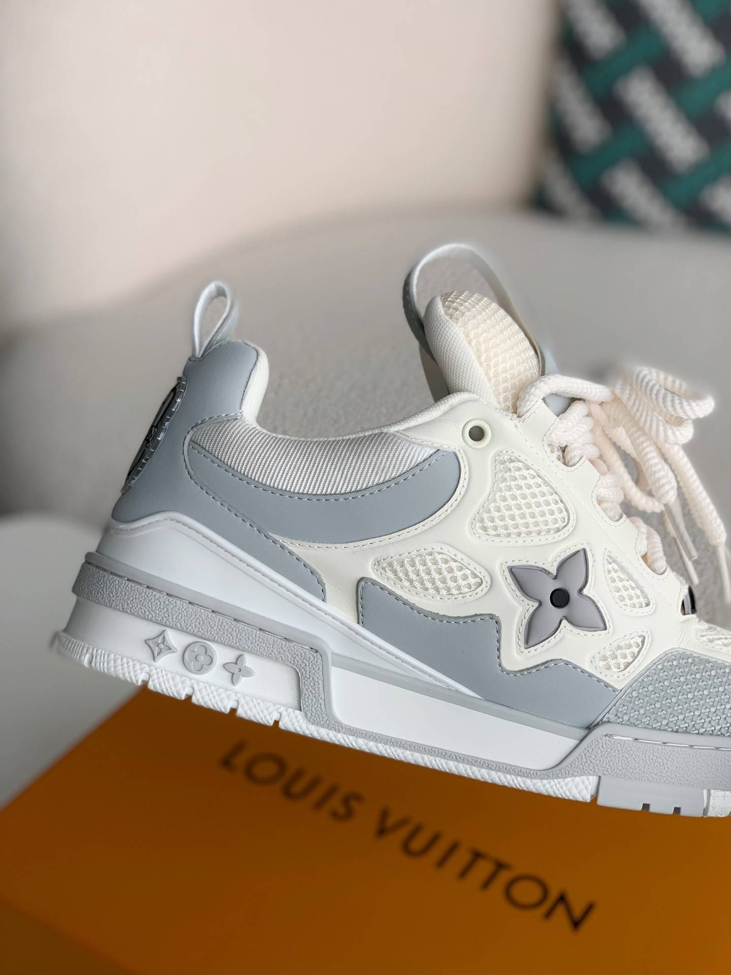 L*V RUNNER TATIC sneakers