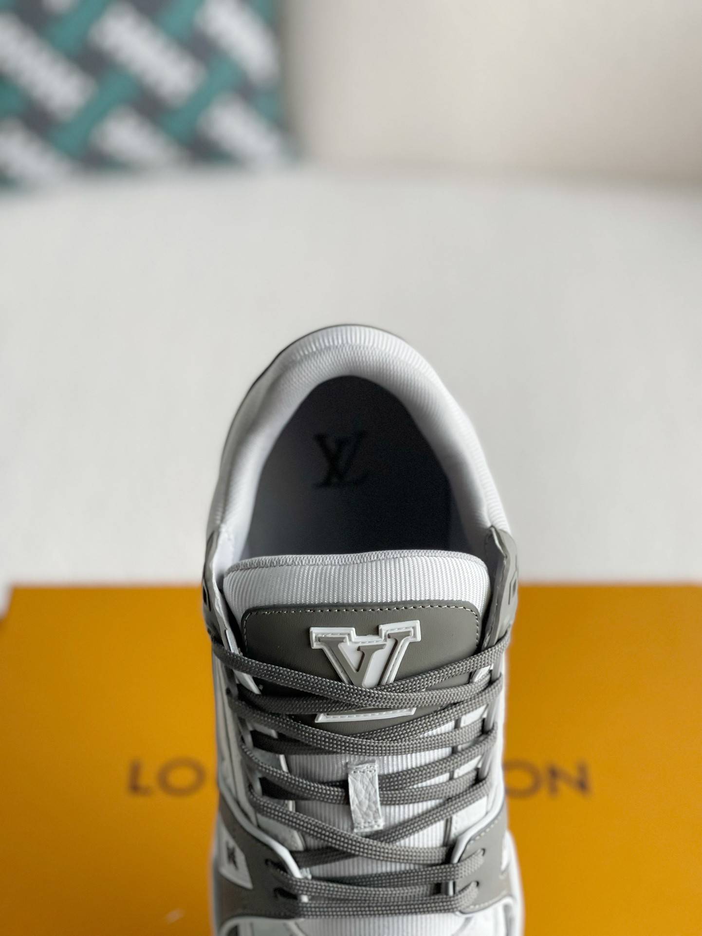 L*V TRAINER 1A8KB8 Sneakers
