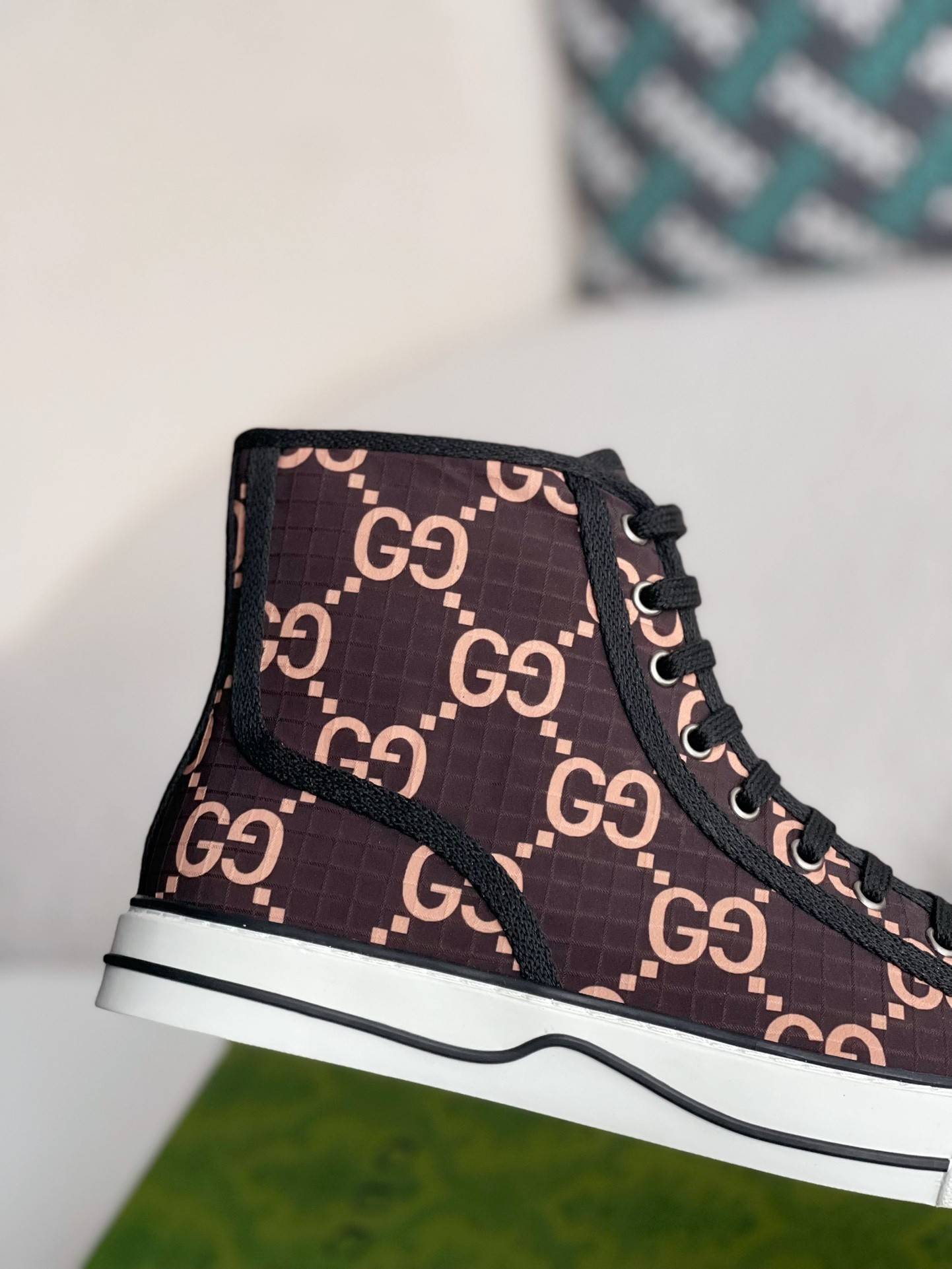 GU*IHigh-top shoes