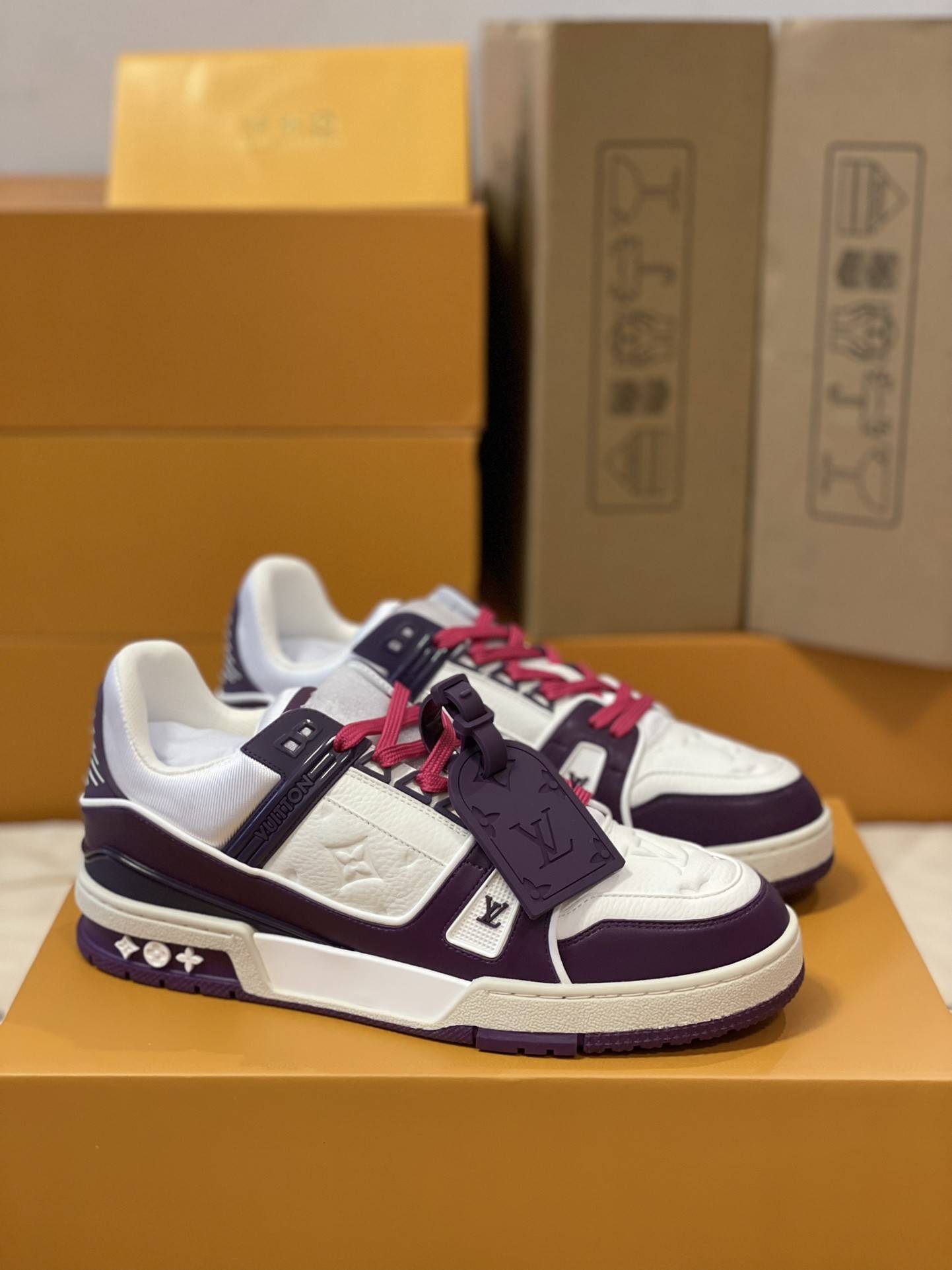 L*V TRAINER 1A5Q1C Sneakers