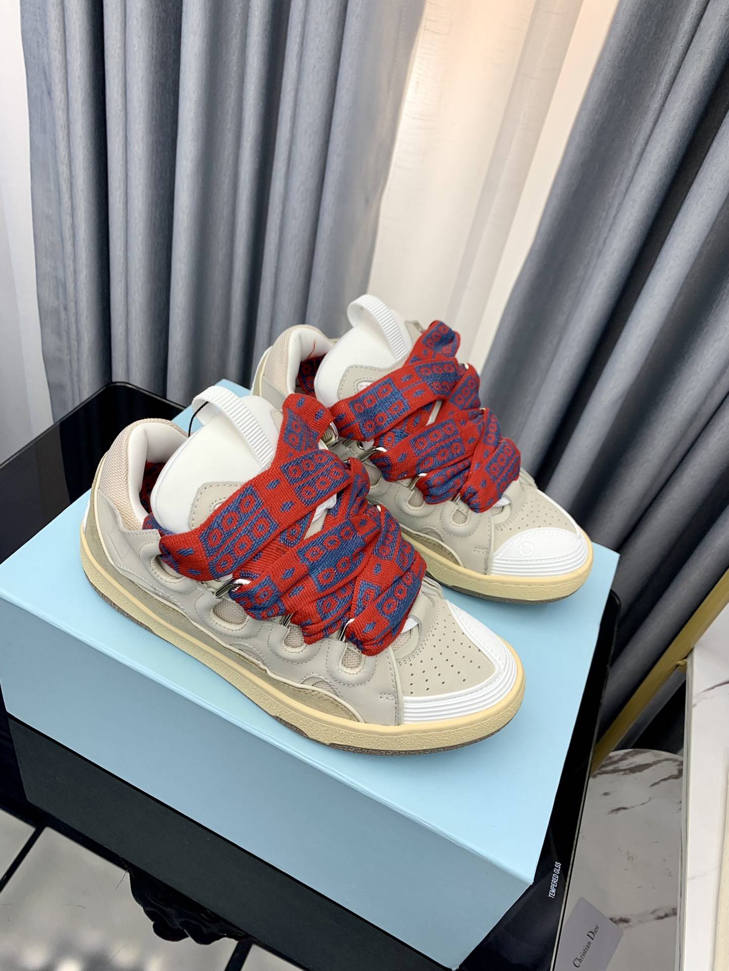 LA*N Sneaker
