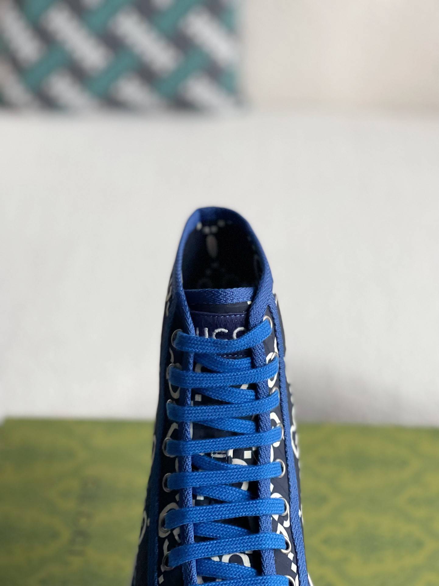 GU*IHigh-top shoes