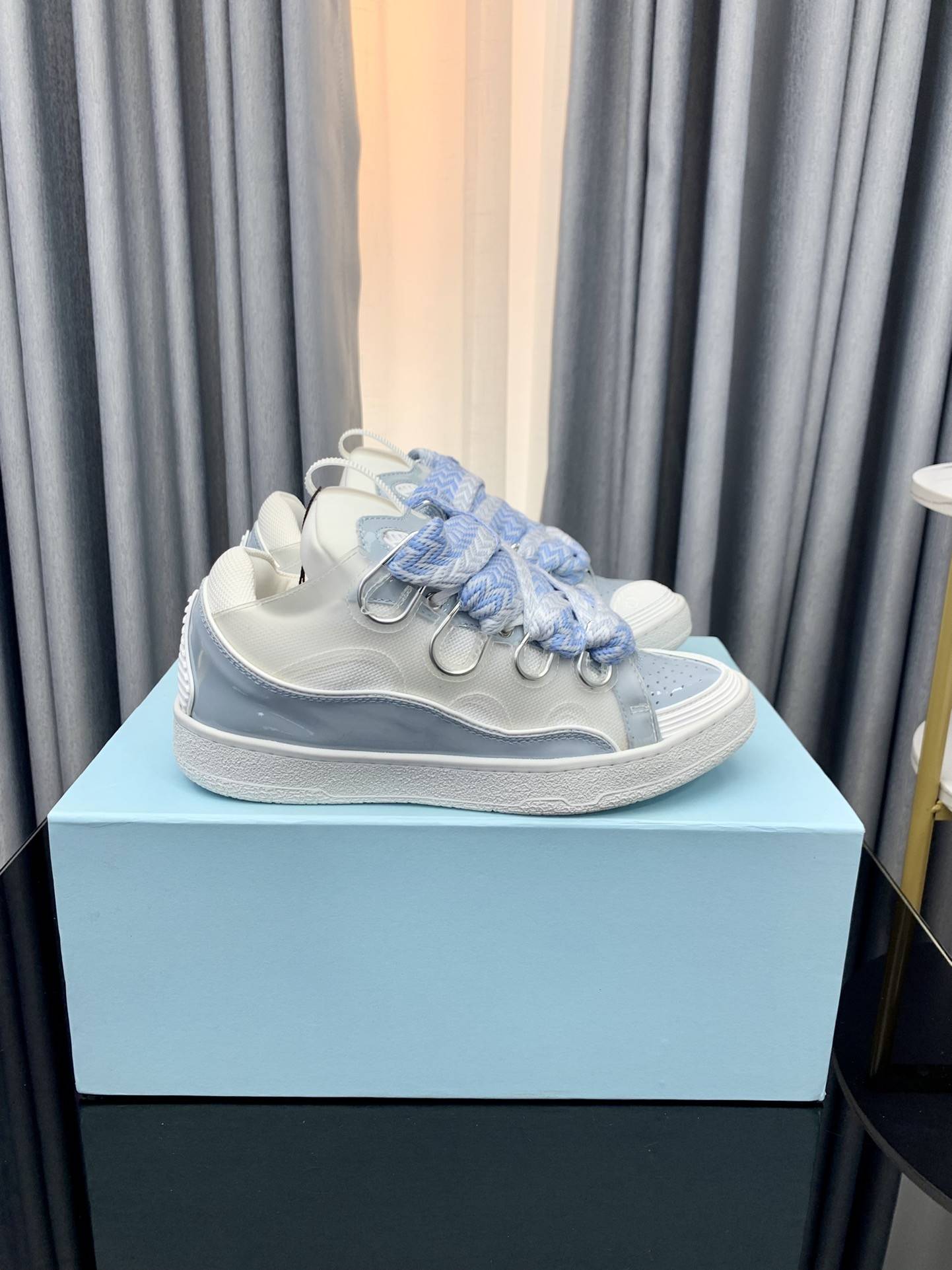 LA*N Sneaker