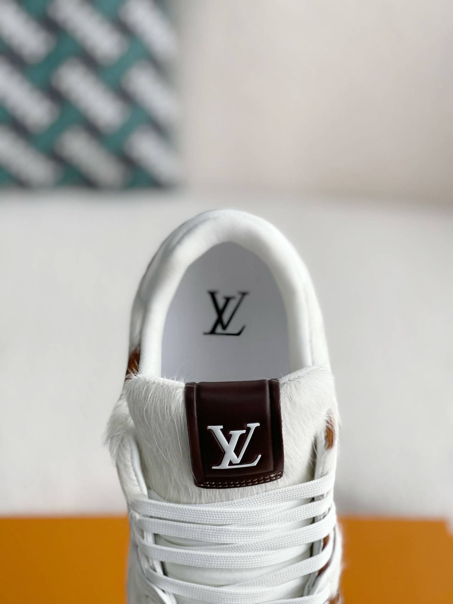 L*V TRAINER SNEAKERS