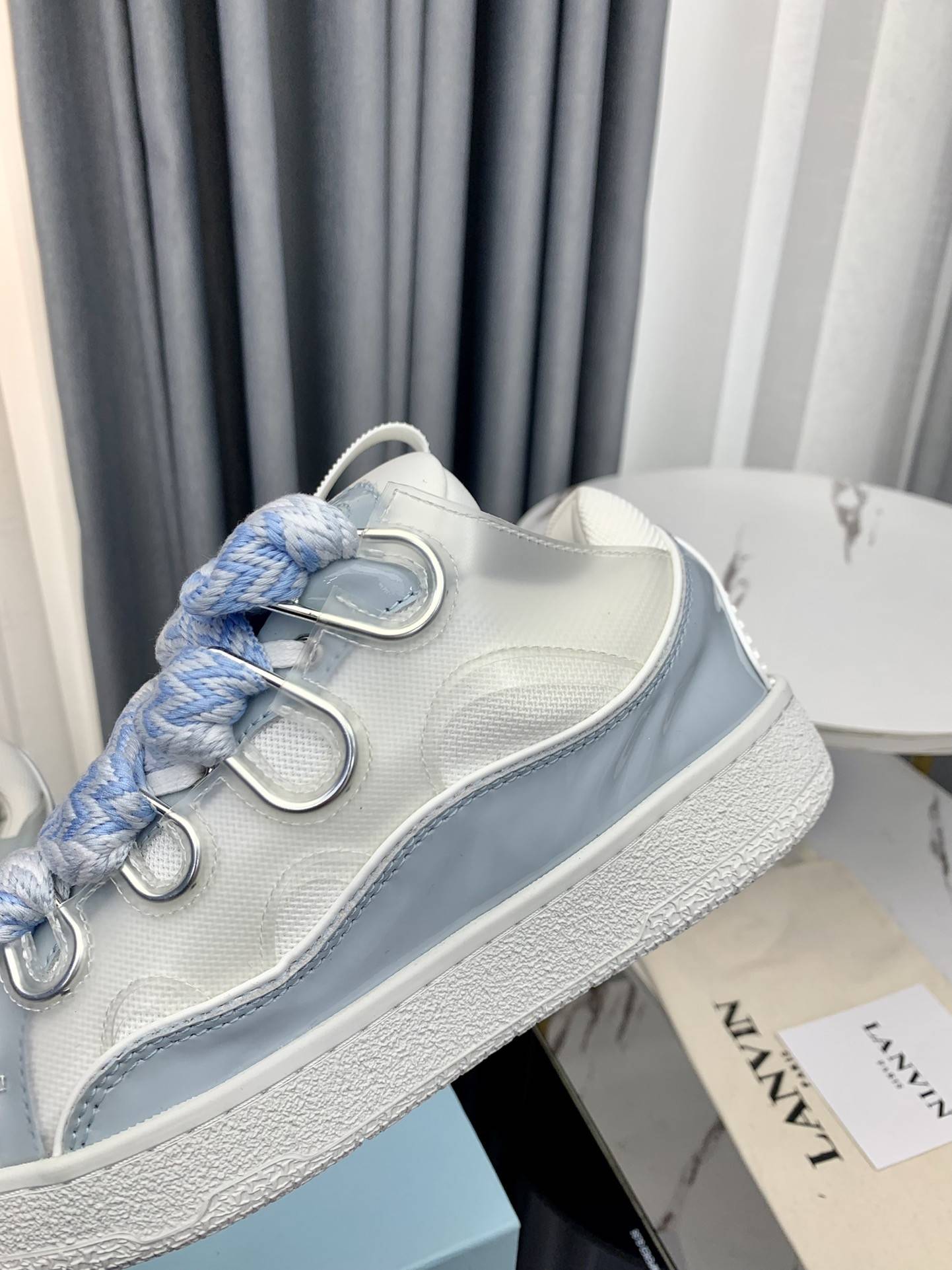LA*N Sneaker