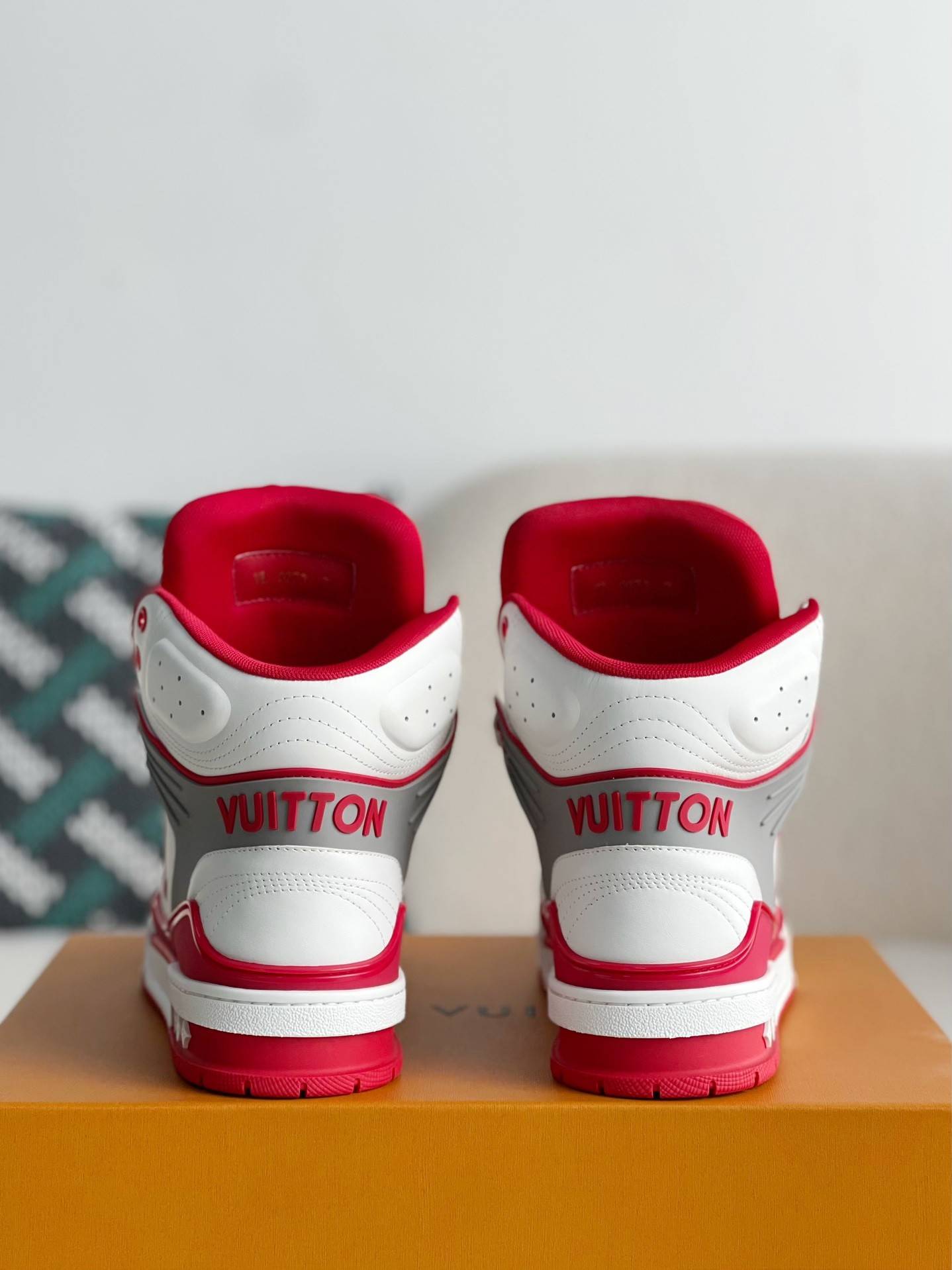 L*V TRAINER SNEAKERS