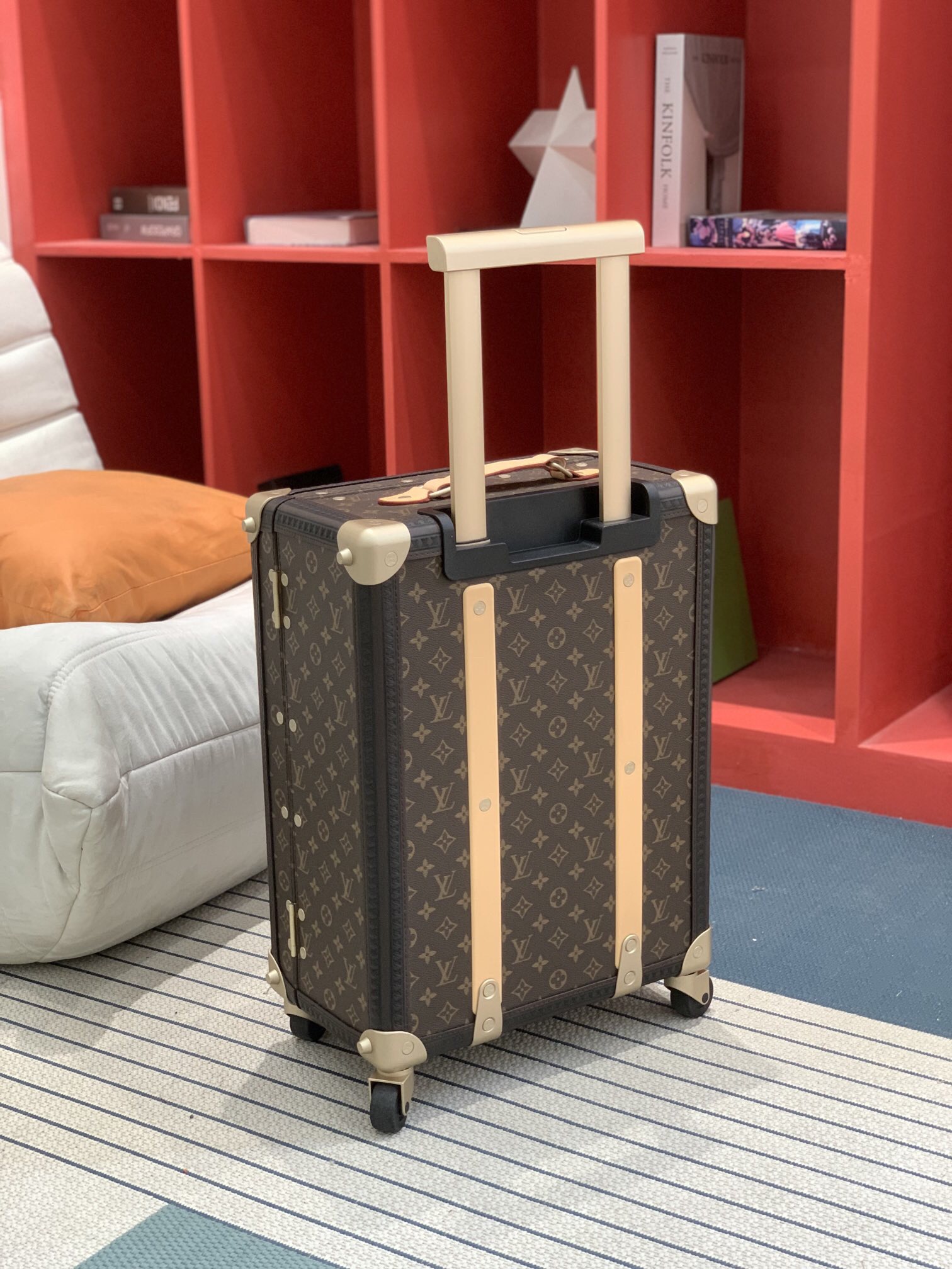 L*V Rolling Trunk